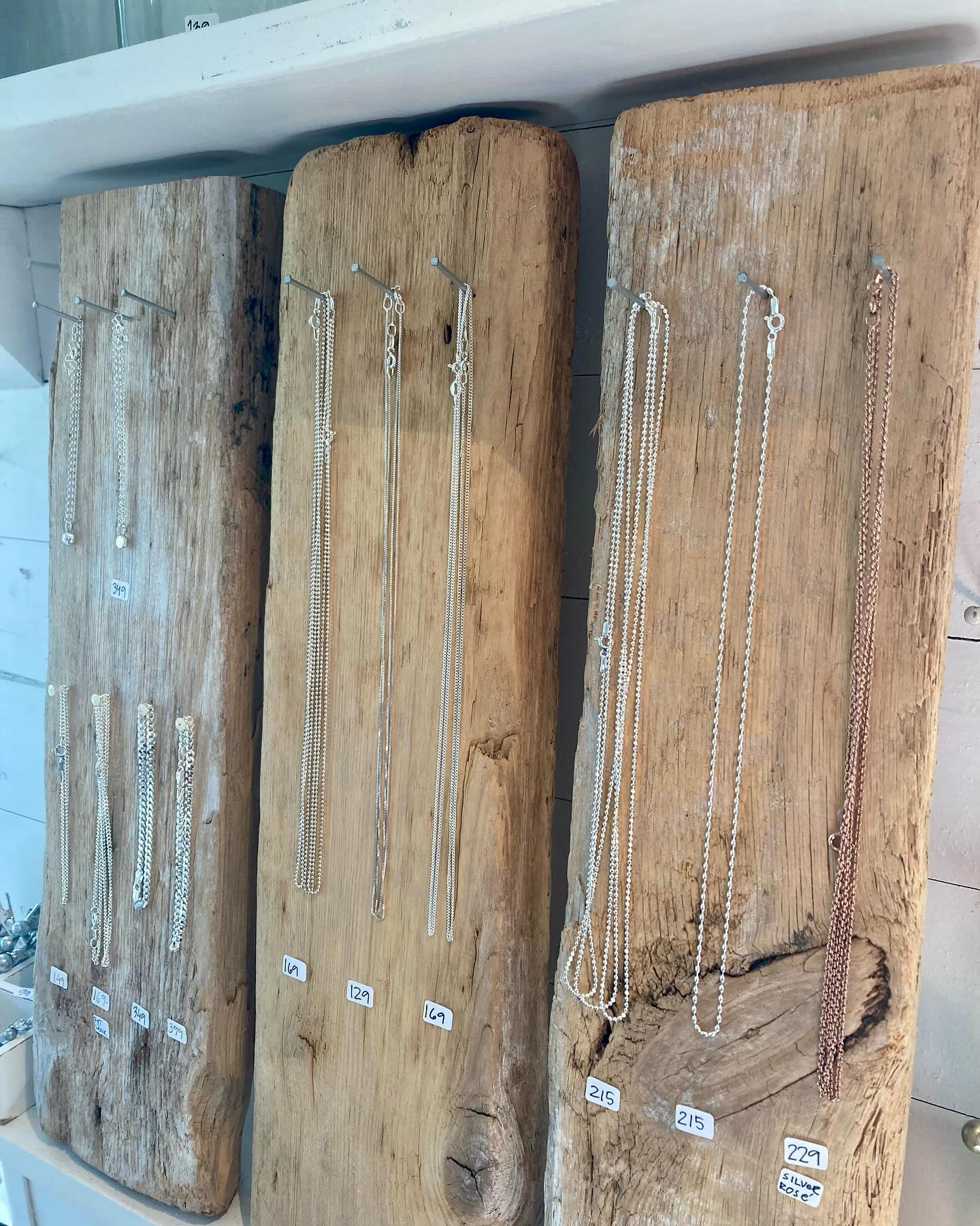 Behöver du ny silverkedja så finns det i butiken. Öppet idag till kl. 16.00🤎