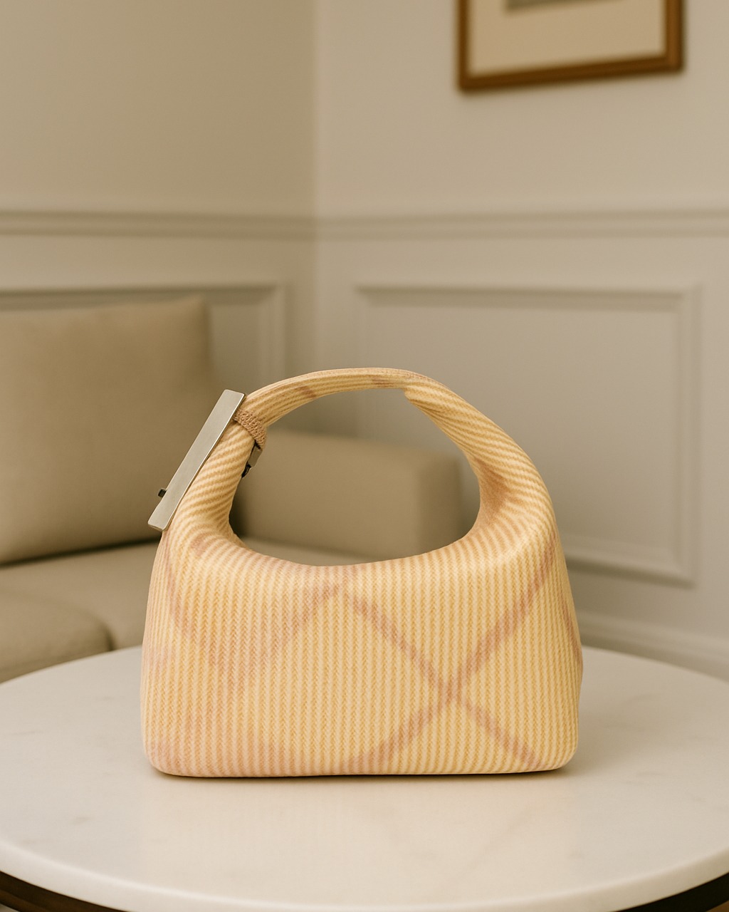 Latest Arrivals: Burberry Affair
Introducing the latest drop from Burberry, where British heritage meets modern edge. Featuring the Peg Duffle Bag Mini, Trench Tote, and Shield Messenger Bag, each piece is crafted with unmistakable Burberry codes.
🖤 Shop now on Luxport. Link in bio.
#burberry #pegdufflebag #trenchbag #shieldmessengerbag #luxport #newarrıvals #statementbags