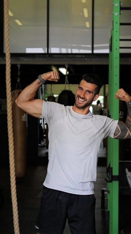 🔥 Durf jij de Original Physic Fitness Test aan? 🔥
40 minuten. Geen excuses. Alleen jij tegen de klok. ⏱️
Onze signature test is een full-body uitdaging die je fysieke én mentale grenzen opzoekt. Klaar om te ontdekken waar je staat?
💥 AMRAP – 40 Minuten:
🔁 10 Deadlifts
🔁 8 Ball Throws over the Hurdle
🔁 6 Tank Sled Pushes
🔁 4 Stair Sprints
🔁 2 Rope Climbs
🚀 Test je kracht, conditie, explosiviteit en doorzettingsvermogen in één keiharde sessie.
💯 Geen winnaars, alleen doorzetters.
📍 Locatie: Original Physic – Amsterdam Noord
🌐 Meer info & inschrijven:
👉 www.originalphysic.nl
Ben jij klaar om jezelf te verrassen? Let’s go! 💪
#OriginalPhysic #FitnessTest #AMRAPChallenge #TestYourLimits #AmsterdamNoord #StrengthAndConditioning #MentalToughness #TankPush #RopeClimb #FullBodyWorkout #NoExcuses