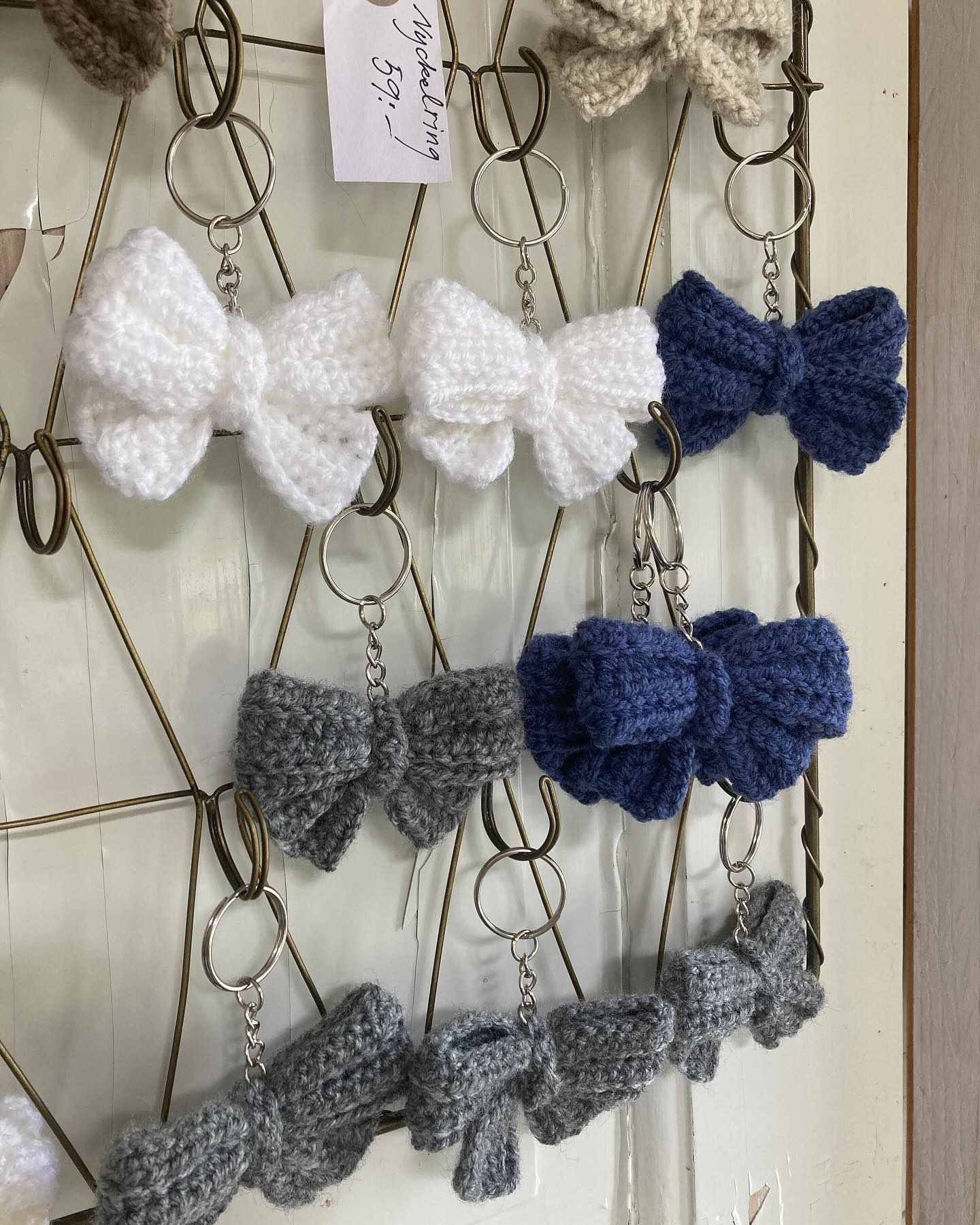 Söta nyckelringar som dottern gör🩶idag har jag öppet till kl. 16..00.
