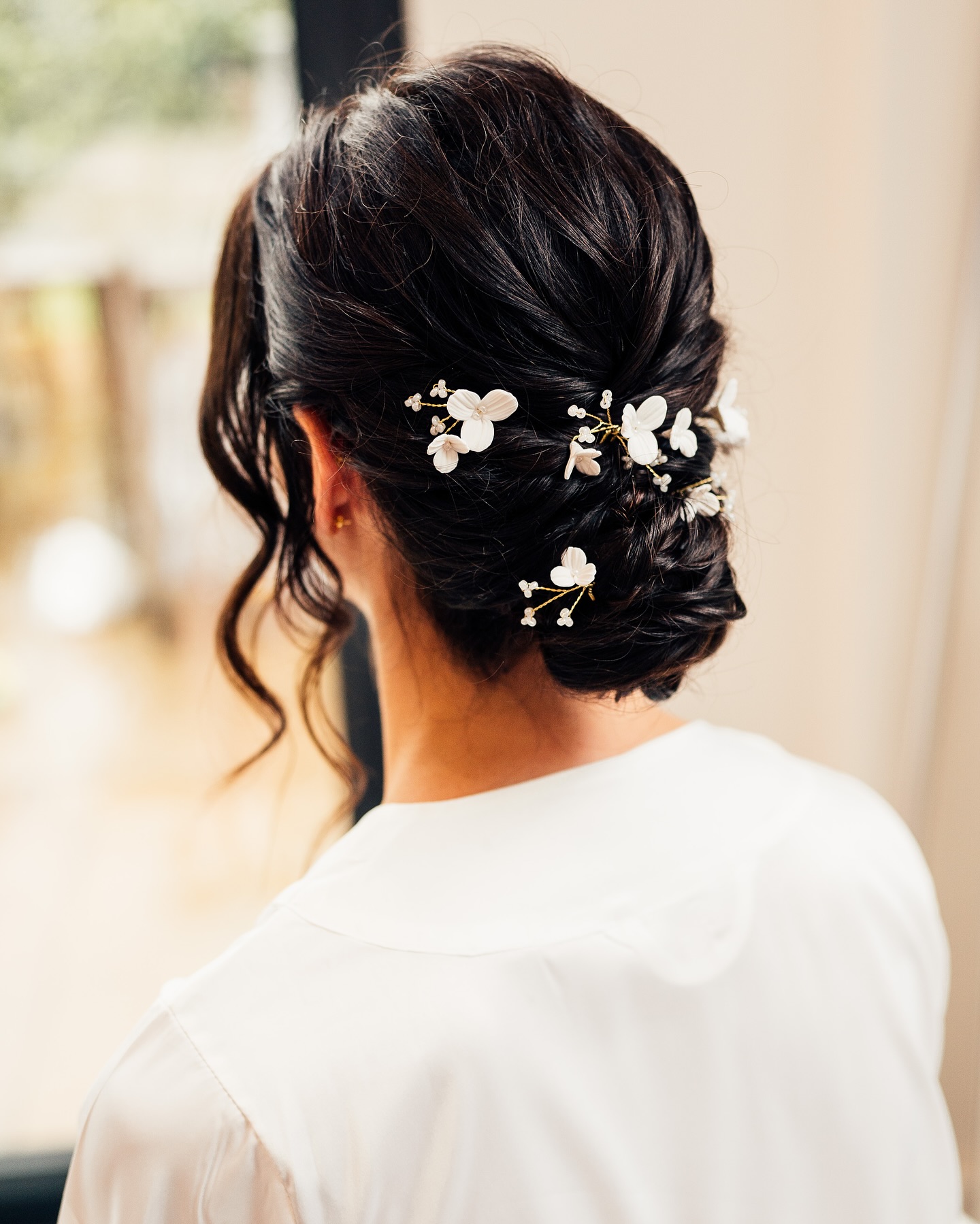 Happy Wednesday! Taking it back to last summer with our stunning bride Charlotte 👰🏼✨ photography by @aniaamesphotography