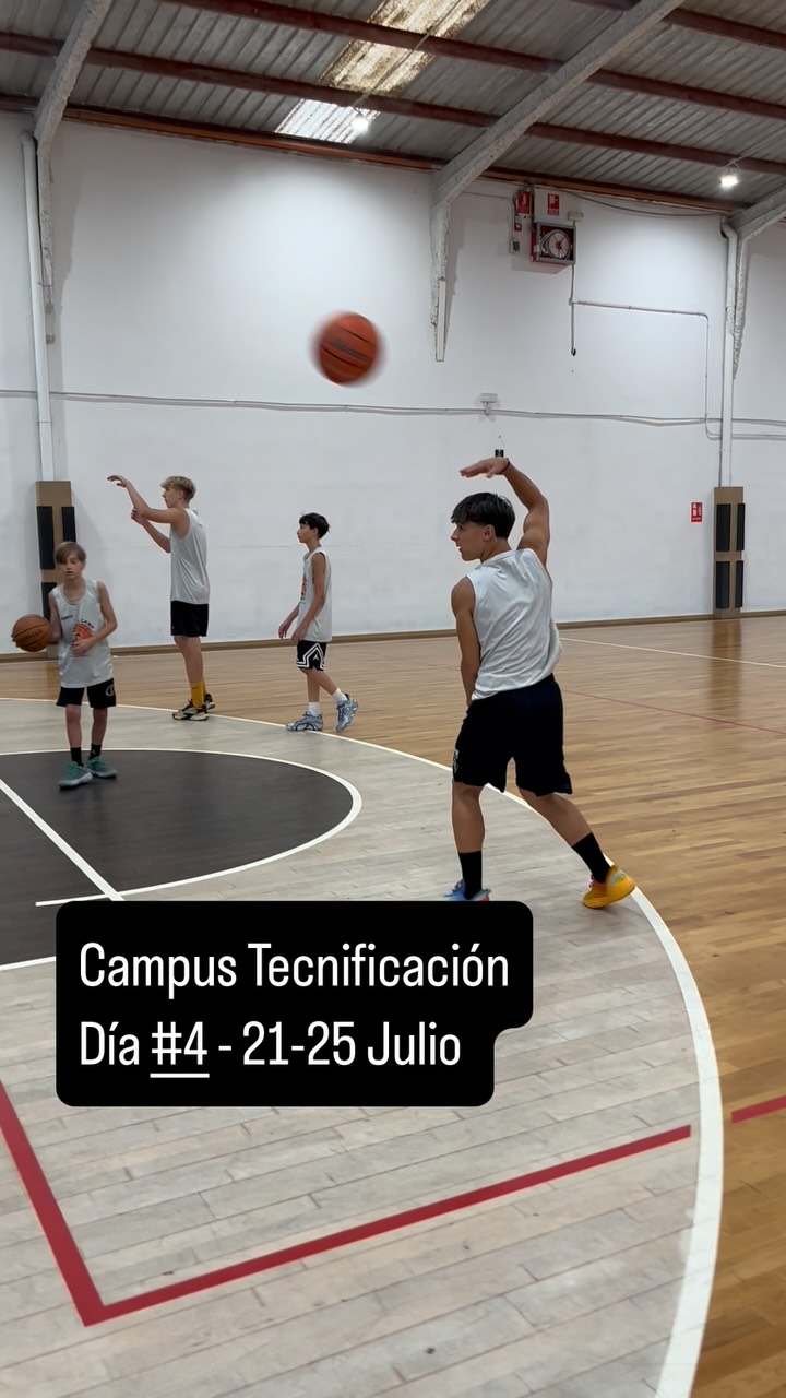 👉🏻Campus Tecnificación Grupo Reducido 🏀Día #4 - 21-25 de Julio 2025 🇪🇸
👉🏻Seguimos trabajando en los fundamentos del baloncesto y hoy seguimos mejorando los diferentes tipos de pases 🏀
#Baloncesto #basketball #basketballcoach #Basketballcamp #basketballneverstops🏀 #basketballislife #basketballlovers #basketballplayers