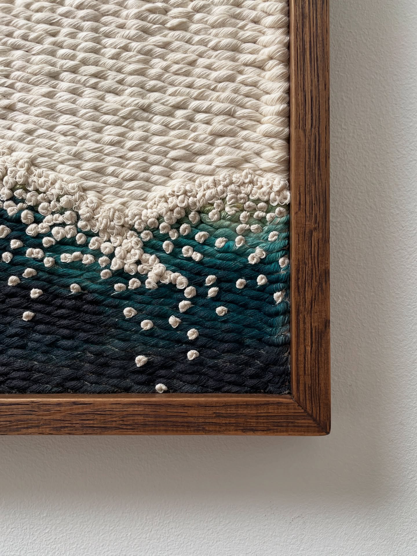 New (ish!) available piece… and the very last wave I will be making 🌊
Do you remember these ones, or did my bigger knotty and bobbly textured pieces bring you here?
It seemed the perfect time to share this one, as I’m currently day dreaming about being back by the sea, whilst thoroughly engrossed in my current large commissions.
So engrossed that I’ve been very rubbish at sharing what I’ve been up to this summer! 🤪
I think in all honesty, I’m terrible at self promoting. So while I am booked up for the rest of this year…I’m taking it easy on social media. After 9 years of it, it’s been glorious to have a break and focus 100% on my art!!
But I promise I will show you what I’ve been up to soon.
Please do take a peek at my available original art and let me know if any speak to you? There are still a few new pieces available.
All my pieces are inspired by our trips to Devon and other natural places of beauty here in the UK.
•The final wave (available now)
21cm x 30cm
Solid oak handmade frame, Organic Egyptian cotton, paint.
.
.
.
.
.
www.ellecollins.com
#midlandsartist #wallarts #contemporaryart #artforinteriors #artforinteriordesigners #sculptureart #textileart #artistsoninstagram #artistbehindtheart
#birminghamartist #seascapeart #coastalstyle #texturalart #artforthehome #artcurators #unusualart #subtleart #natureinspired #natureseekers #naturalinterior #naturalart #neutralhome #naturalhome #sustainableliving #sustainablehome #sustainableart #sustainableartist #artcollector #minimalistart #3dwallart