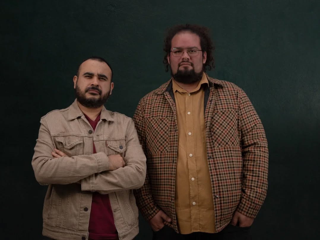 Hoy, hace un año pudimos presentar con Jonathan el disco de "Regreso al inicio". Podemos presentarlo a tiempo después de hacerlo y de la enfermedad de Jonathan. La verdad, estoy muy orgulloso de este disco. Espero que lo puedan escuchar y disfrutar como lo disfrutamos nosotros.
Este es el legado de este chico, que confío en mí para plasmar y terminar este proyecto.
https://youtu.be/K9ioOhg4d3A?si=UMC2GBq9OoSN7UWw