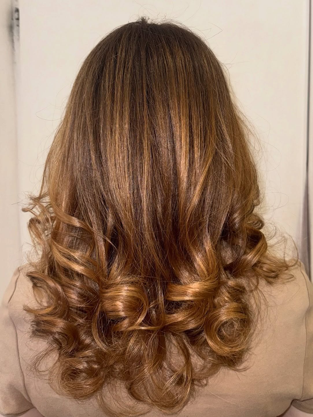 Éclaircissement naturel en semi-végétal sur des cheveux naturels 🧡
Même pas besoin de décoloration ! 🤭
Prestation réalisée par Amelle
#edenbio #salondecoiffure #naturalbeauty #colorationsemivégétale