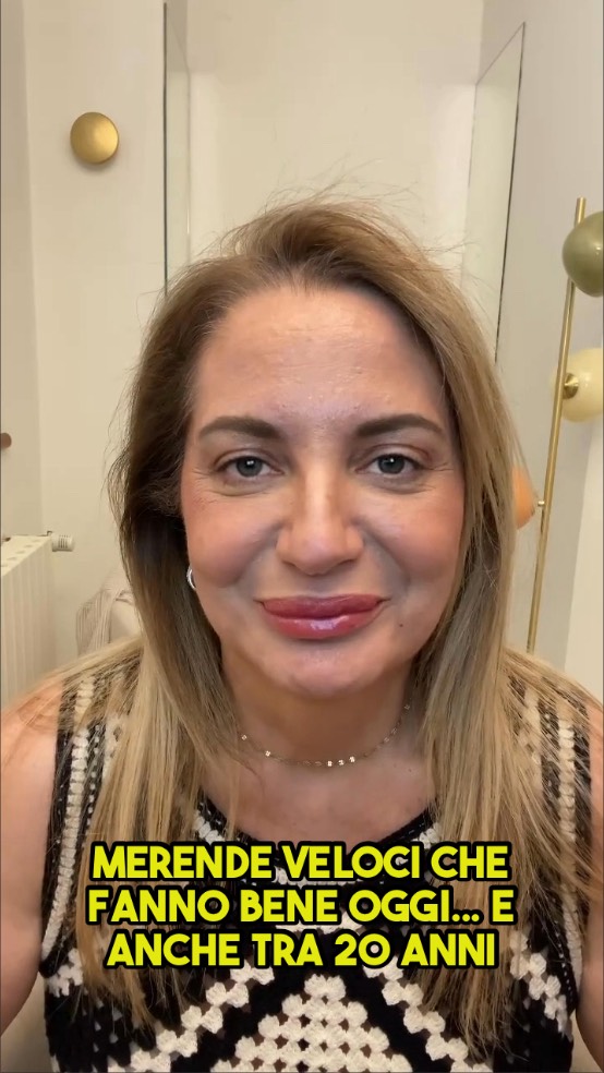 MERENDE VELOCI, BENESSERE A LUNGO TERMINE 🧠💪
Non servono superfood esotici per vivere meglio e più a lungo.
Bastano abbinamenti semplici, anti-infiammatori e smart: mela + noci, carote + hummus, yogurt + cannella...
La longevità comincia anche dallo spuntino. ✨
#snacksmart #longevità #healthyhabits