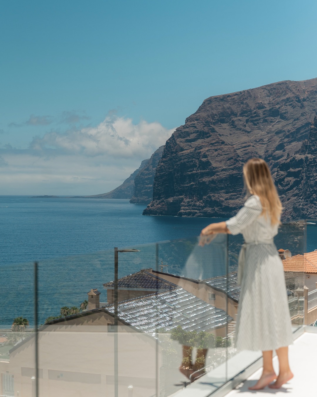 The funny thing? 🤭
When guests walk into their apartment for the first time, they usually stop listening to us halfway
through the tour.
Why?
Because that view hits 🌅
We’ve learned to just pause and let it happen — can you blame them?
The panoramic photo spot that tourists line up for is just a few meters from our front door.
But our guests?
They get front-row seats to this beauty, all day, every day 🌊
And the wildest part? It never looks the same twice.
Can you see yourself recharging here?
Click the link in bio for our best prices — and come experience it for yourself 🐚
___
#tenerifeholiday #discovertenerife #visittenerife #losgigantestenerife #luxuryrentals #luxuryholidayhome #luxuryholidayhomes #luxuryairbnb #travelcontentcreator #vakantieappartement #vakantiewoning #vakantiehuis #vakantiehuisje #boutiquerentals #boutiquevacation #boutiqueairbnb #santiagodelteide #crystalluxury #crystalluxuryapartments #seaviewapartment #seaviewvilla #privatepoolvilla #privatepoolapartments
• Boutique vacation, luxury holiday rental, Los Gigantes, Tenerife, sea view, private pool