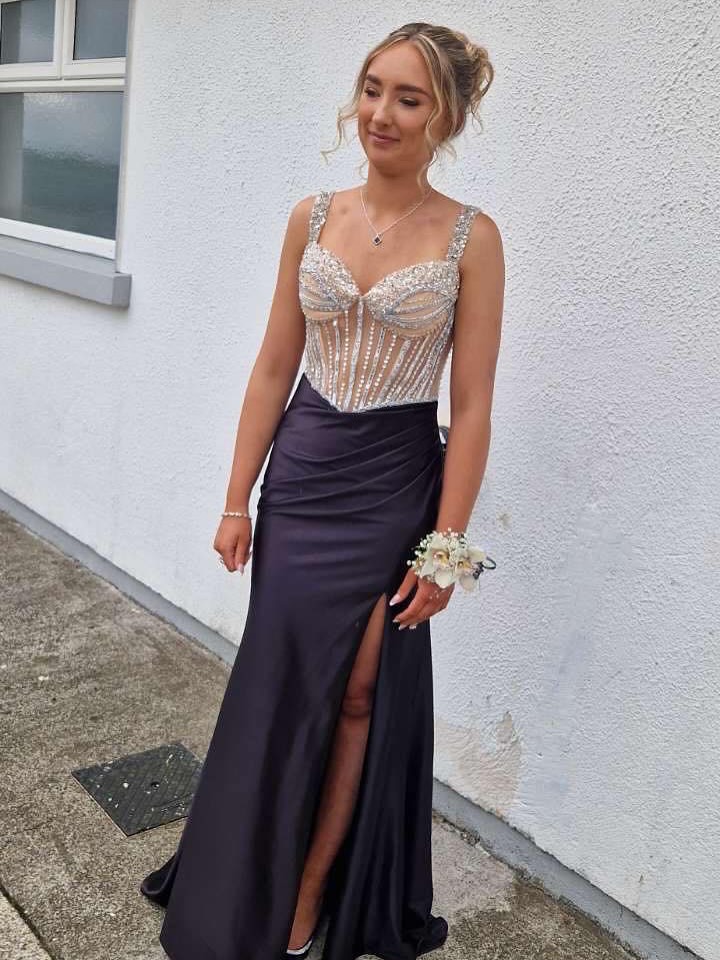 🖤 Emily 🖤
✨ Stepping into the night with elegance, grace, and a touch of mystery… Our stunning customer absolutely owned her Debs moment in this breathtaking black gown. The silhouette is timeless, the details are flawless, and the confidence? Unmatched. From the first fitting to the final twirl, this look was made for unforgettable memories. Here’s to a night of glam, laughter, and pure magic. 💫
Wishing you all the love and success in the world — thank you for choosing Glowing Girlies to be a part of your special day. You wore it like a queen 👑🖤
#DebsDress #DebsReady #GlowingGirlies #LuxuryDebsDress #BlackGownMagic #Debs2025 #IrishDebsStyle #CustomDebsDress #ElegantEveningWear #GlamourInBlack #DebsQueen #DebsNightToRemember #MadeForMagic #TimelessStyle