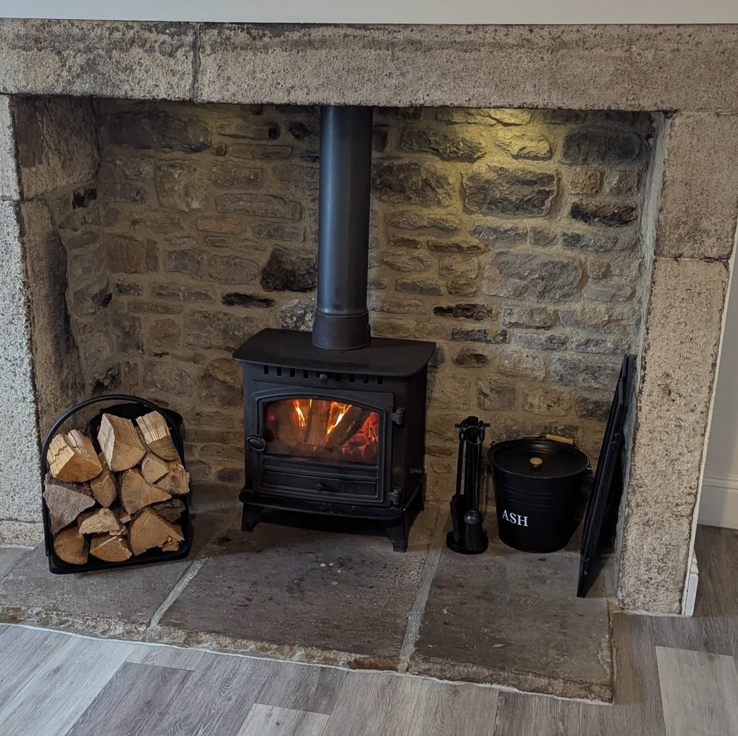 #july
Never off season for a log burner 👀❤️
#CronkleyCottage @cronkley_derwentreservoir