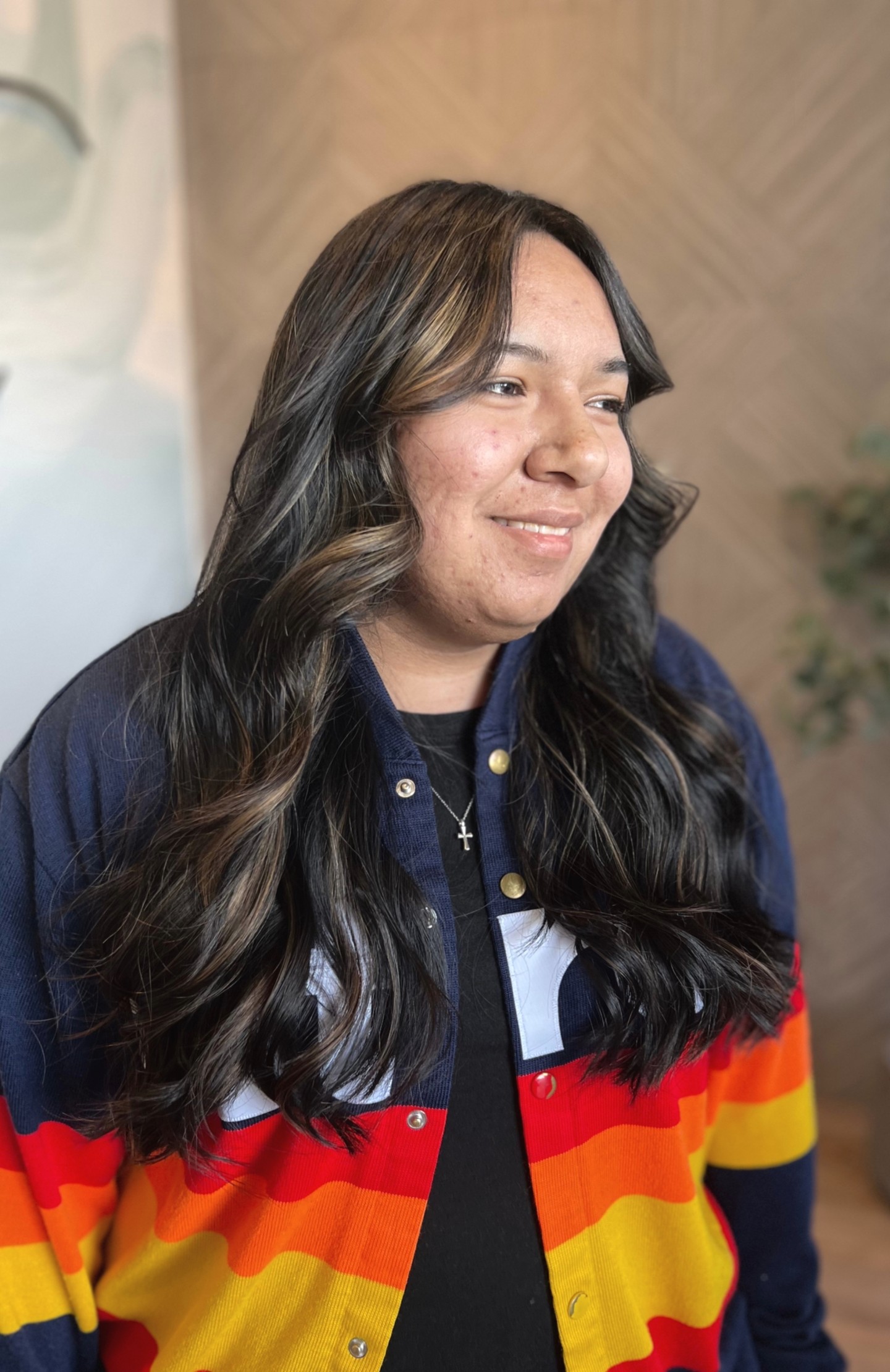 How to navigate teens coloring their hair...
1). What's a realistic timeframe for retouching? Every few months or once a year? Maybe this is a one time thing as a random gift?
2). Realistic expectations. We can navigate those based off info from step 1. Sometimes, thanks to the wonderful world of online everything, teens will already have amazing ideas based off what they know is possible for maintenance purposes. Bonus points when they have researched what their hair type and density is.
3). We can take high maintenance things into low maintenance with a few follow up visits so big changes can be accomplished without a big price tag or time budget needed after first appointment.
4). We always are honest. And thankfully, even when your kids don't want to listen to you, they *usually* will listen to us when we steer them in the best direction for their hair, budget, and time budget needs.
If your teen has been begging for color- let's chat. We've got answers for what can be done, what makes sense, and how to navigate that conversation.
Drop a 🤚🏼 in the comments if you've had this convo with the impending back to school season!
.
.
.
.
.
#cypress #cypresshair #cypresshairstylist #houston #houstonhair #houstonhairstylist #houstonbalayage #cypressbalayage #cfisd #cyfairisd #cypresscreeklakes #bridgeland #cysprings #cyranch #cylakes #cyparks #teenhaircare #teenhaircolor #balayage #lowkey #lowmaintenancehair #townelake #townelakelife #solasalons #solasaloncypress