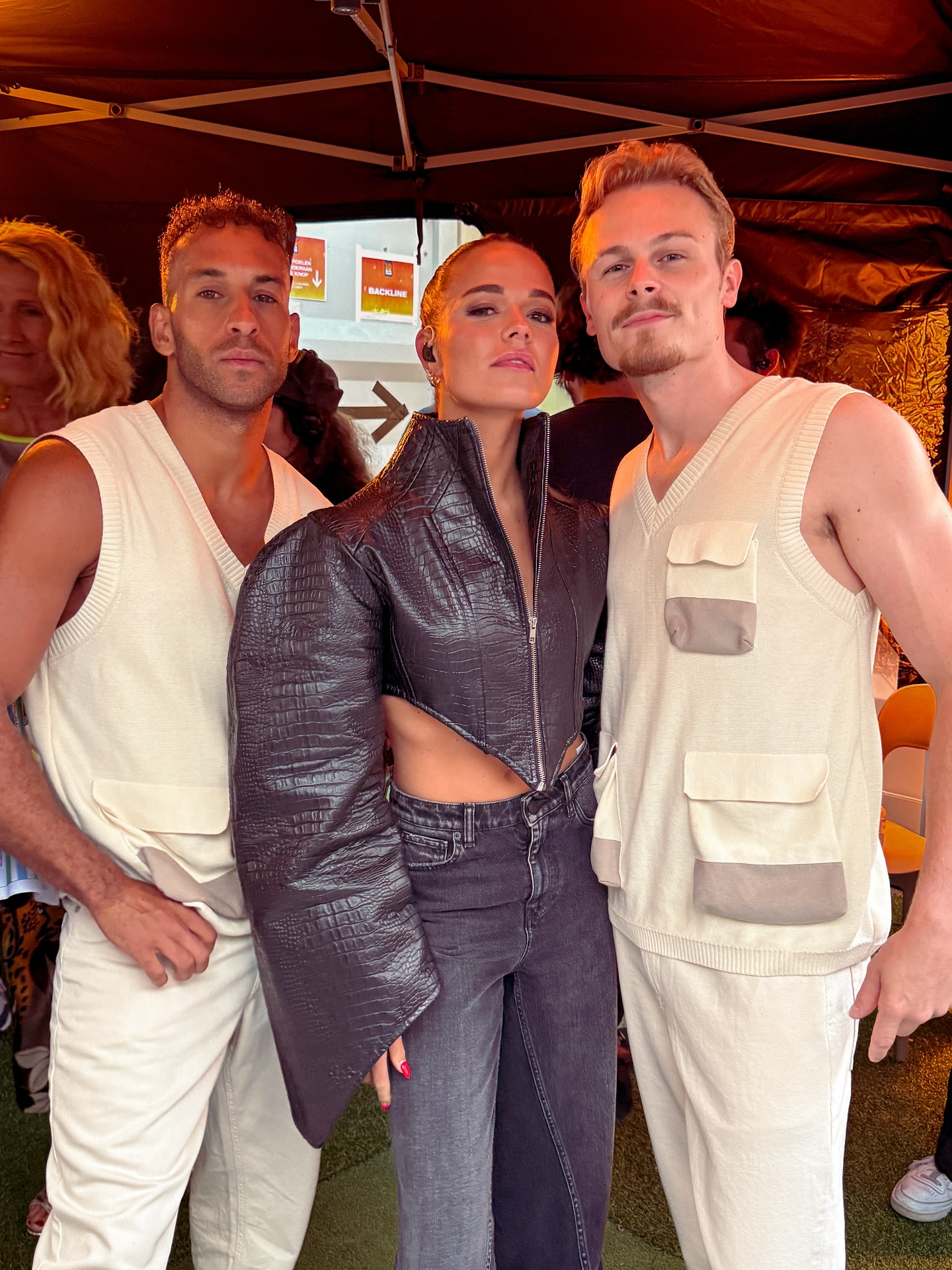 Together with @paulineslangen on stage at Tien om te zien! @vtm.be #tienomtezien #dancer #vtm #totz