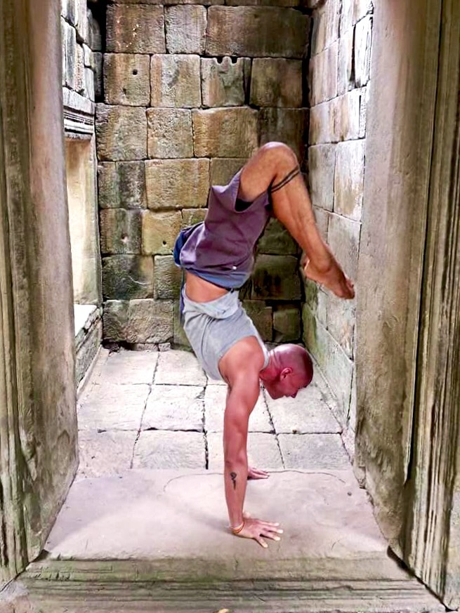 A few years ago in Ta Prohm Temple, Cambodia.
Vasisthasana and an attempt to do Vrichikasana 😅
.
.
.
.
.
.
.
#adhomukhavrksasana #handstand #fullarmbalance #yogaasana #hathayoga #armbalance #onlineclasses #yogalisboa #Yoga #asana #yogasequence #iyengar #yogaclasses #iyengaryoga #yogaportugal #lisbonyoga #practice #hathayoga #yogainspiration #yogapose #yogateacher #flexibility #bksiyengar #yogi #yogajourney #handstandpractice #vrichikasana #vasisthasana