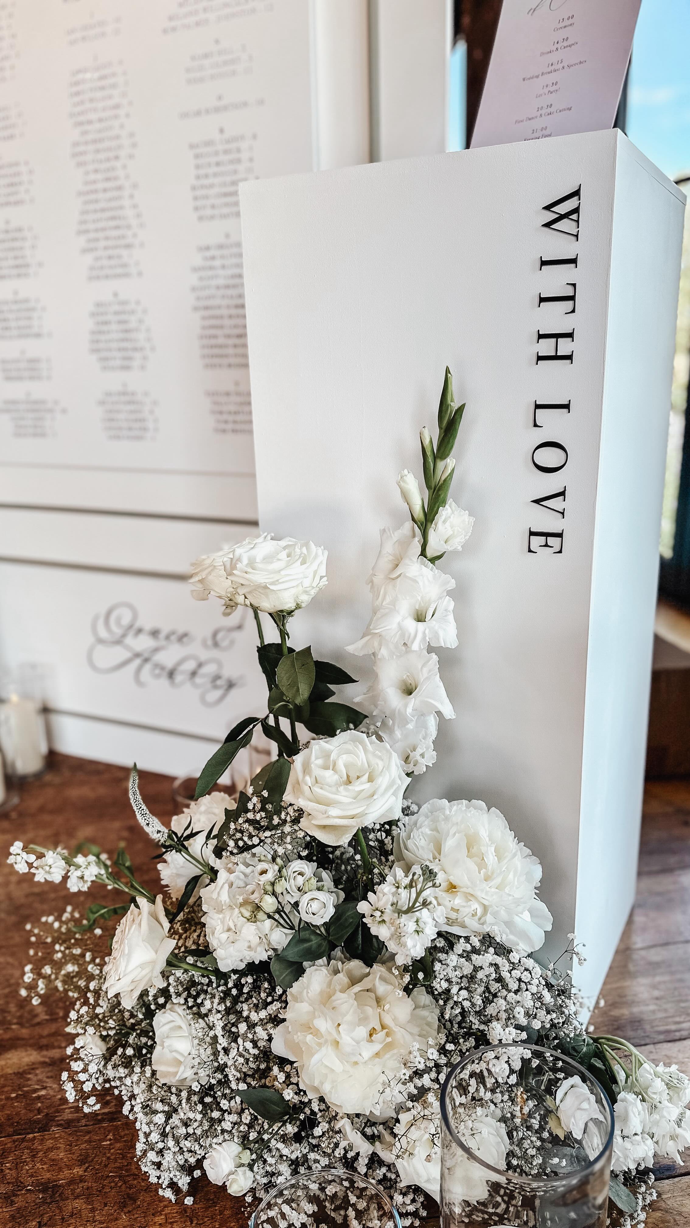 Unpopular opinion but ~
Not everyone wants an acrylic or glass card box to sit on a table for their wedding guests to pop their cards in 😬
So, we made our bespoke card plinth. The perfect addition to your big day. Remaining elegant, easy to use and can be added to your day without needing to be plonked on a table.
Add it next to your welcome signage, pair it with your table plan, have it stand alone or make it a focal point with your guest book - and when your big day is over, remove all of your cards with ease. 🤷🏼♀️
It makes sense.
@nortonfieldsbarn
@grace.beckxx
@fuzfilms
@thewarwickshireweddingcompany
@flowerdesignlichfield
#wedding #weddingday #weddingsigns #weddingsignage #weddingcardbox #weddingwelcomesign
