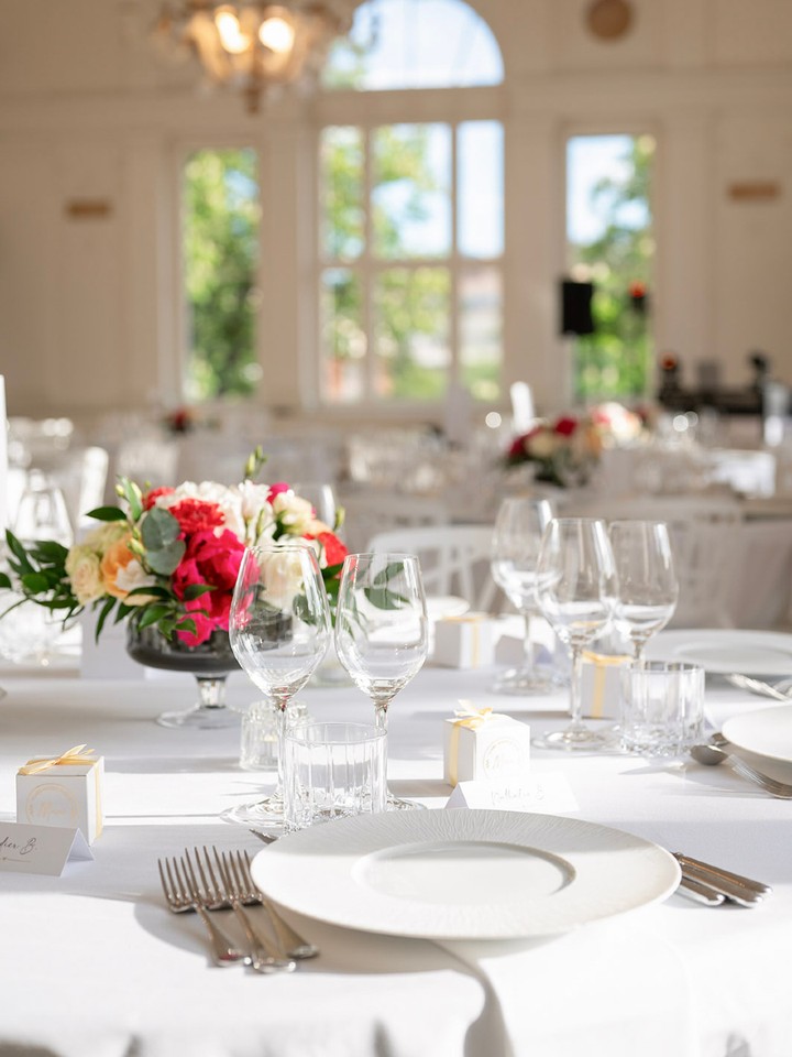 Retour en images – Mariage de C-M & J💍✨
Quel bonheur d’avoir accompagné ce magnifique couple pour leur grand jour 💕
Leur réception s’est tenue dans la splendide Villa Quai Sturm à Strasbourg, un lieu de rêve transformé à leur image.
Des tables élégamment dressées, une ambiance douce et chaleureuse… retour en images sur cette journée inoubliable 🕊️🍴
Crédit Photo : aymeric_mphotographie
#traiteurmariage #mariage2026 #traiteuralsace #villaquaisturm #mariagealsace #alsace #strasbourgmonamour