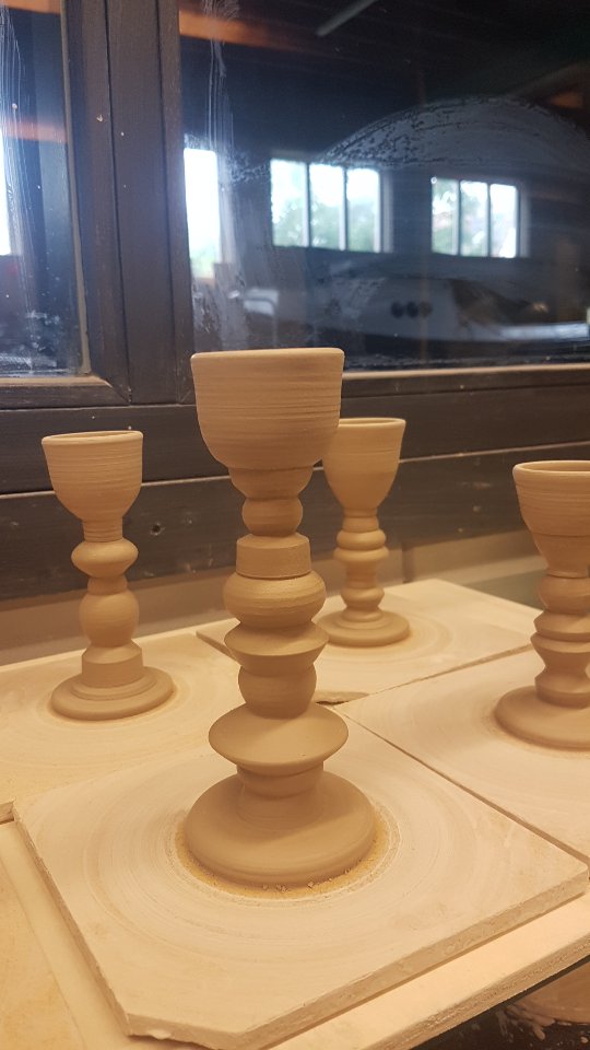 Coming soon đ
#pottery #trimmingpottery #ceramicvideos #pottenbakken #ceramics #clay #candleholder #lightmyfire #tablewear #potterystudio #wheelthrownpottery #newcollection #handgemacht #handmade #handmadeceramics #lovepottery