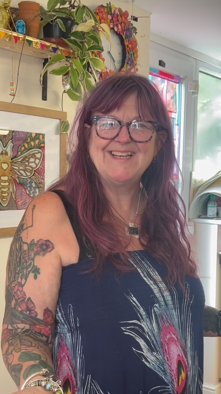 New blocks have arrived!!! Can’t wait to show these off at the @festival_of_quilts this week! I design them all in the studio and they get hand carved in India. Come back tomorrow for the big reveal
#festivalofquilts #blocks #blockprintingtechnique