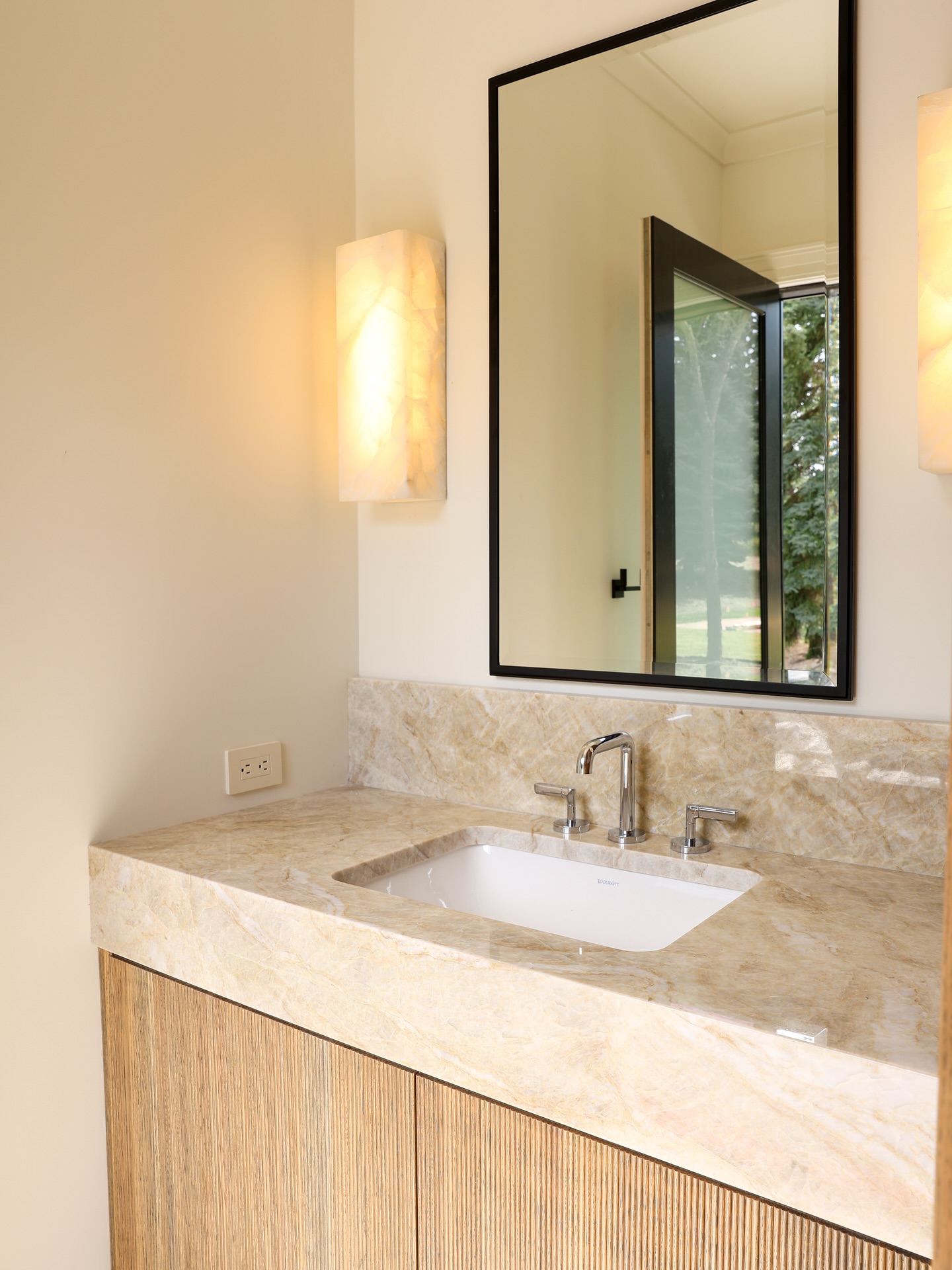 The pool bath deserves its moment.
It may be small, but it’s packed with custom details—vertical wood accents, natural stone, and warm modern finishes that bring it all together. A perfect example of how even the smallest spaces can be beautifully designed.
#PoolBath #DesignDetails #WarmModern #CustomHome #RameyConstruction #NorthIdahoLiving #PNW