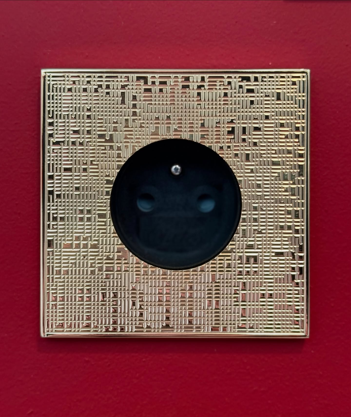 L’élégance à la française ✨
#6ixtes #6ixtesinterrupteurs #interrupteur #ateliersdefrance #savoirfaire #artisanat #artisanatfrancais #artisans #architecture #luxe #decorationinterieur #decoration #interiordesign
#interiordecor #homedecor #design #craftmanship #homedesign #interiorarchitect