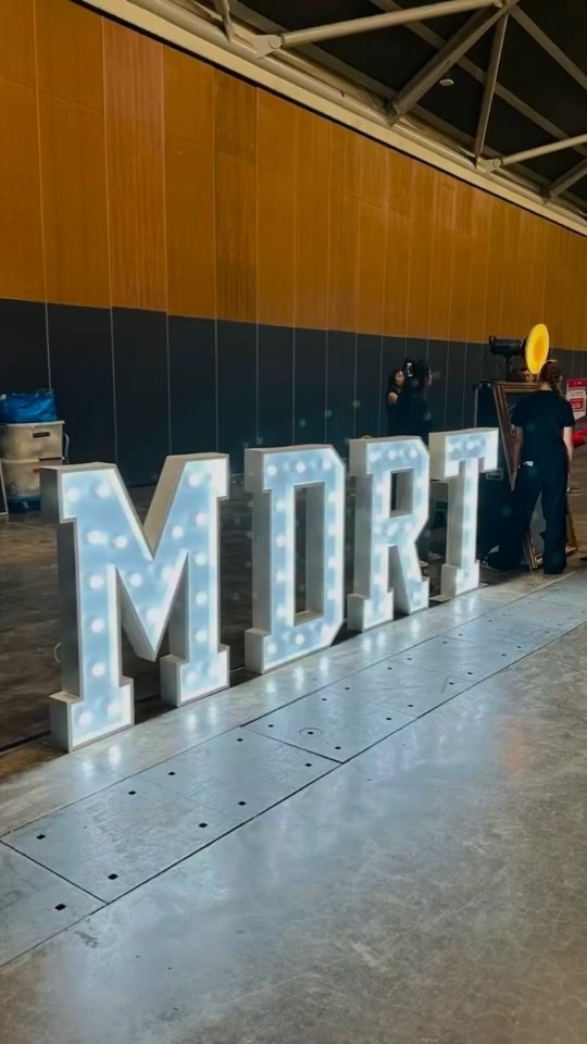 🌟 Big dreams and brighter lights at the AIA x MDRT event! With our Mirror Booth and dazzling marquee lights, every moment was bold, brilliant, and beautifully captured 🪞✨📸
#AIAxMDRT #MirrorMeSG #CapturedInStyle #PicturePerfect #MirrorPhotobooth #SingaporeEvents #Singapore #CaptureTheMoment #EventPerfection #MarqueeMagic #ShineBright #BoldAndBrilliant