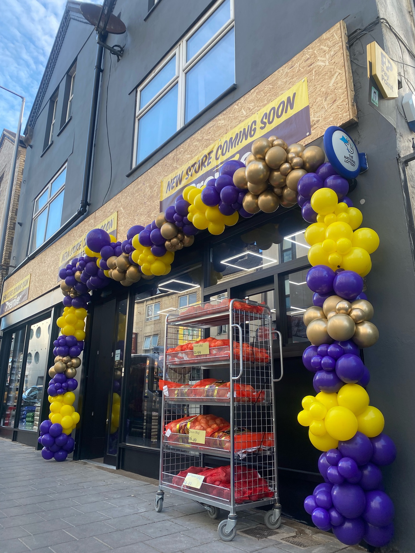 New shop alert 🔔
@premiershopright open on City Road 📍
#cardiffballoons #shopoppening #balloonarch #organicballoons #balloongarland #organicballoongarland #partycentral