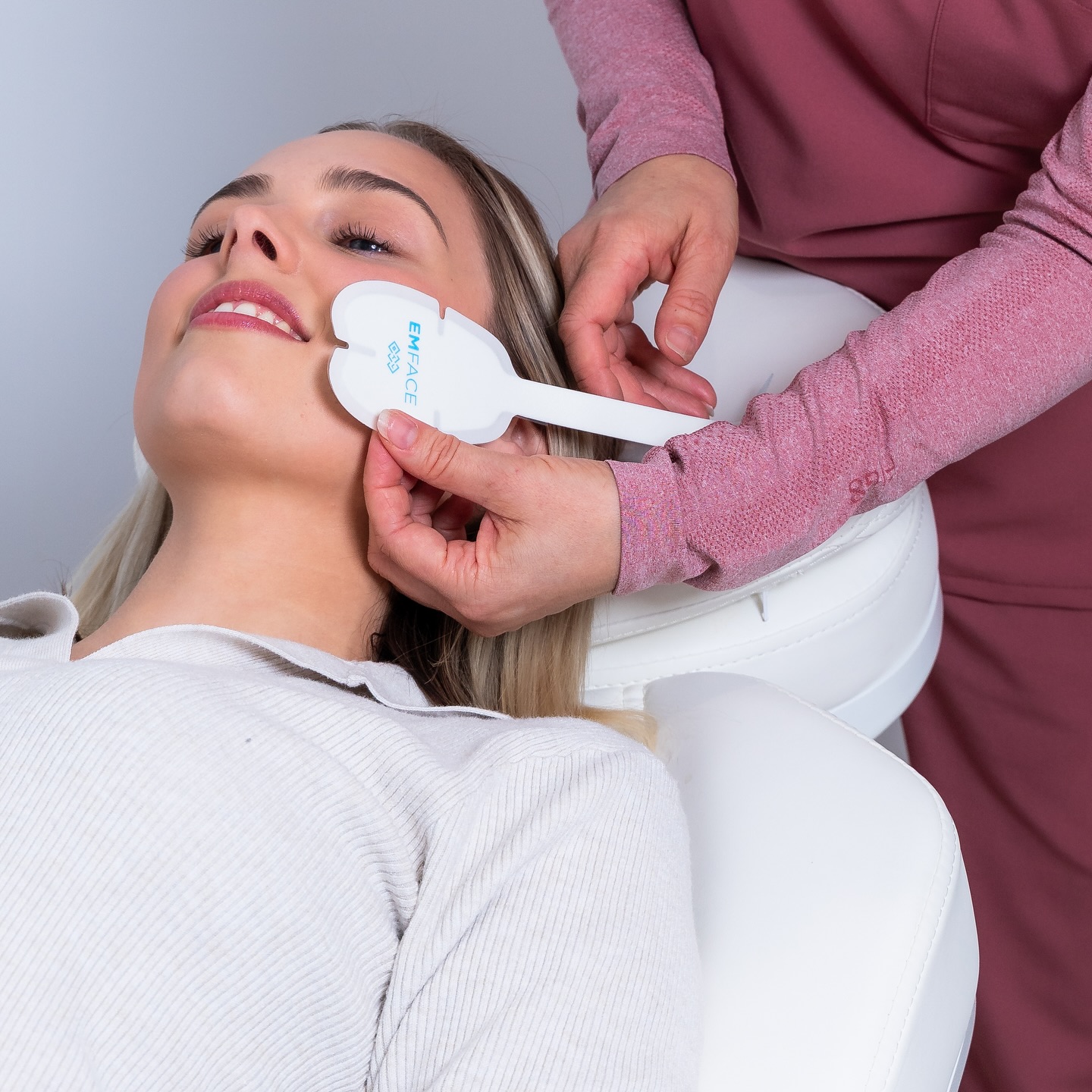 Did you know Emface treatments can help restore youthful volume by encouraging the natural redistribution of fat in your face. This innovative approach targets the deeper layers of your skin, promoting a refreshed and rejuvenated appearance.
Ready to enhance your natural beauty? Book your consultation today!
💛
#ogeefacialrejuvenation
#Emface #FacialRejuvenation #cosmetictreatments #facialenhancement #NonSurgical #emfacetreatment #noninvasivetreatment #noninvasivefacelift #collagenboost
#canberrabeauty #canberraskinclinic #cosmetictreatments