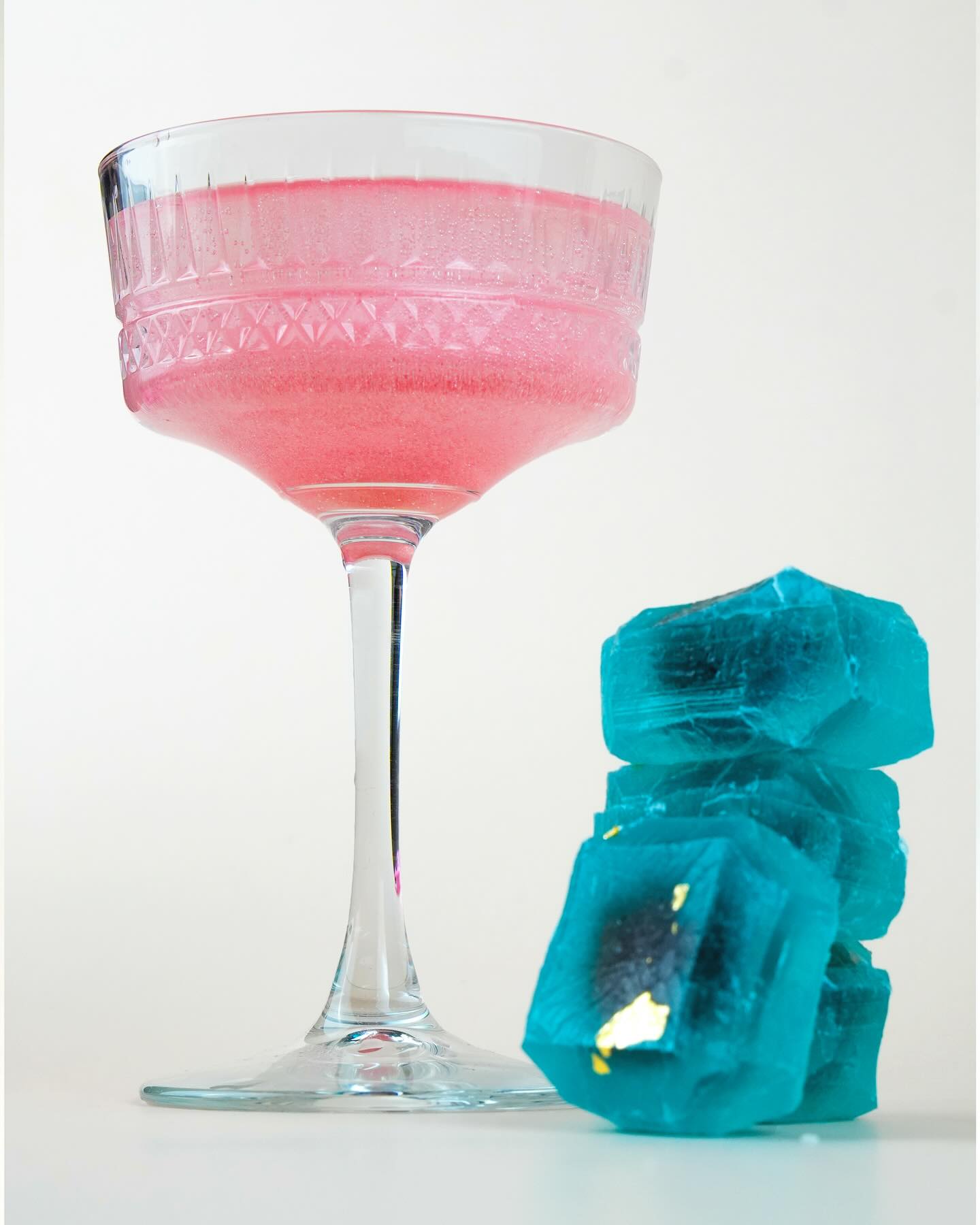 🍬 Işıltısıyla Baştan Çıkarır, Lezzetiyle Unutulmaz!
Crystal Candy, el yapımı dokusuyla zarafeti ve tadı aynı ışıltıda sunar.