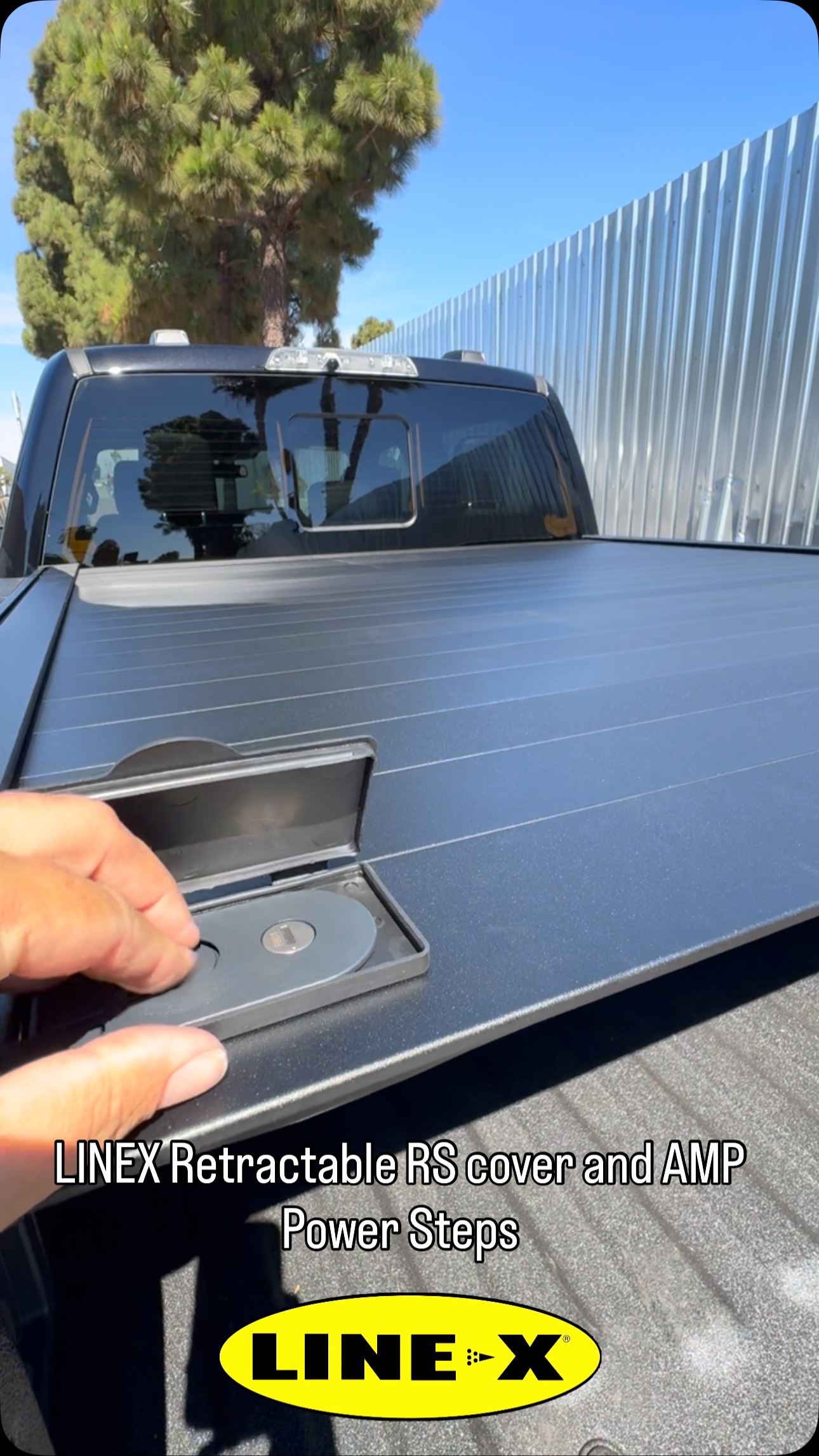 LINEX Retractable RS cover and a set of AMP Power step on the New Ford Raptor R
#linex #linexsandiego #linexsd #offroad #truck #bedliner #4x4 #prerunner #ford #retractablecover #truckbedcover #amppowersteps #realtruck