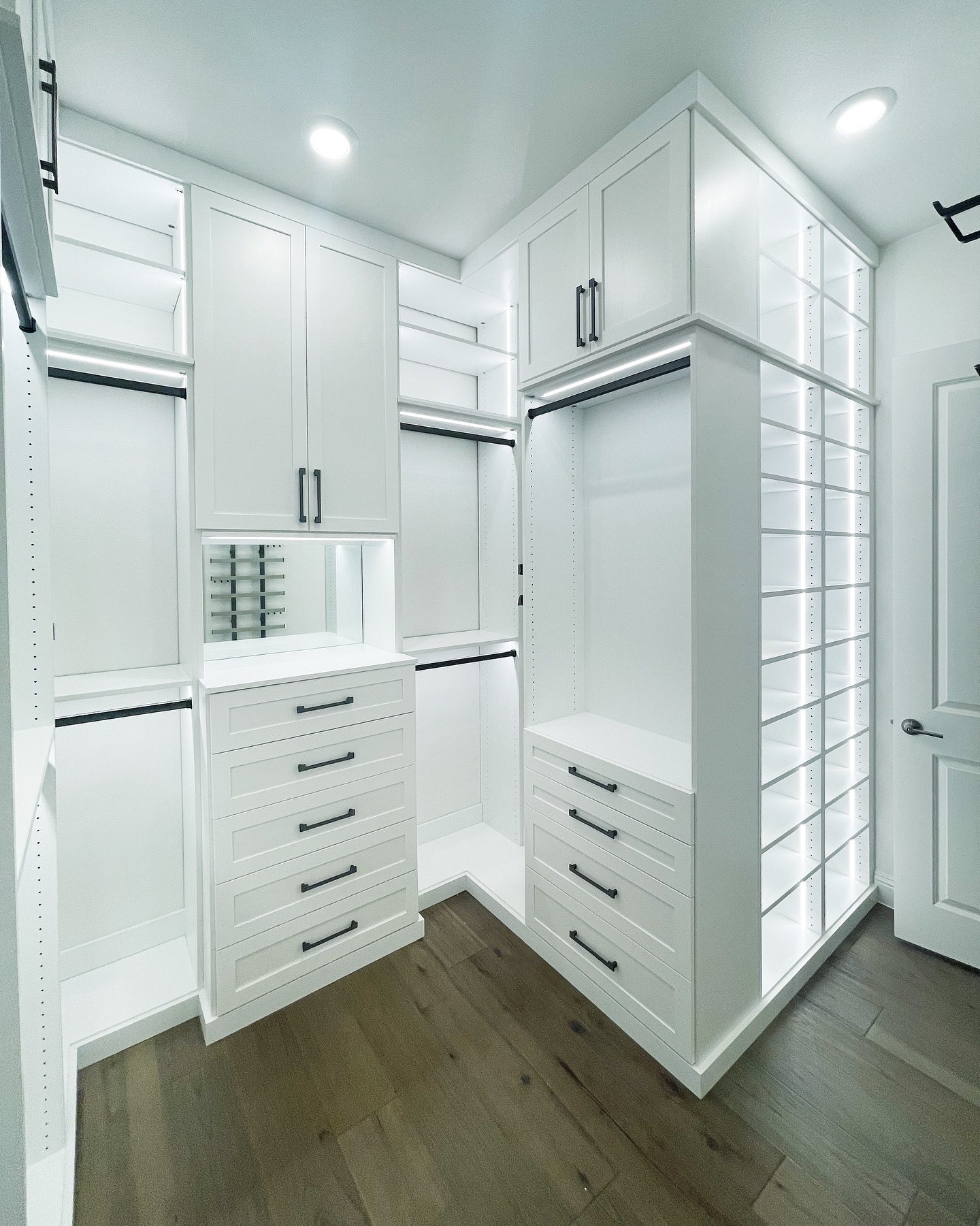 This is your reminder that a well designed closet isnât just for herđâ¨This custom menâs closet maximizes the unique closet shape by:â¨âď¸going to the ceiling & creating a mix of covered (by doors) & open shelving at the top for practical and display storage â¨âď¸Adjustable shoe shelves (no more piled on top of each other bc they shelves are fixed at a ft apart)â¨âď¸ lighting that is functional (able to see colors of clothing better & aesthetic- highlighting shoes & some upper display items)â¨âď¸ symphony wall accessory that is a great use of wall space in narrower areas & you can easily adjust the hooks for hats, belts, and sunglasses
âď¸utilizing the space behind the closet door for low use/out of season items
Good design includes function đ¤â¨â â¨#ClosetDesign #MensCloset #CustomCloset #ClosetEnvy #HomeOrganization #StorageSolutions #ClosetGoals #DesignTips #BeforeYouBuild