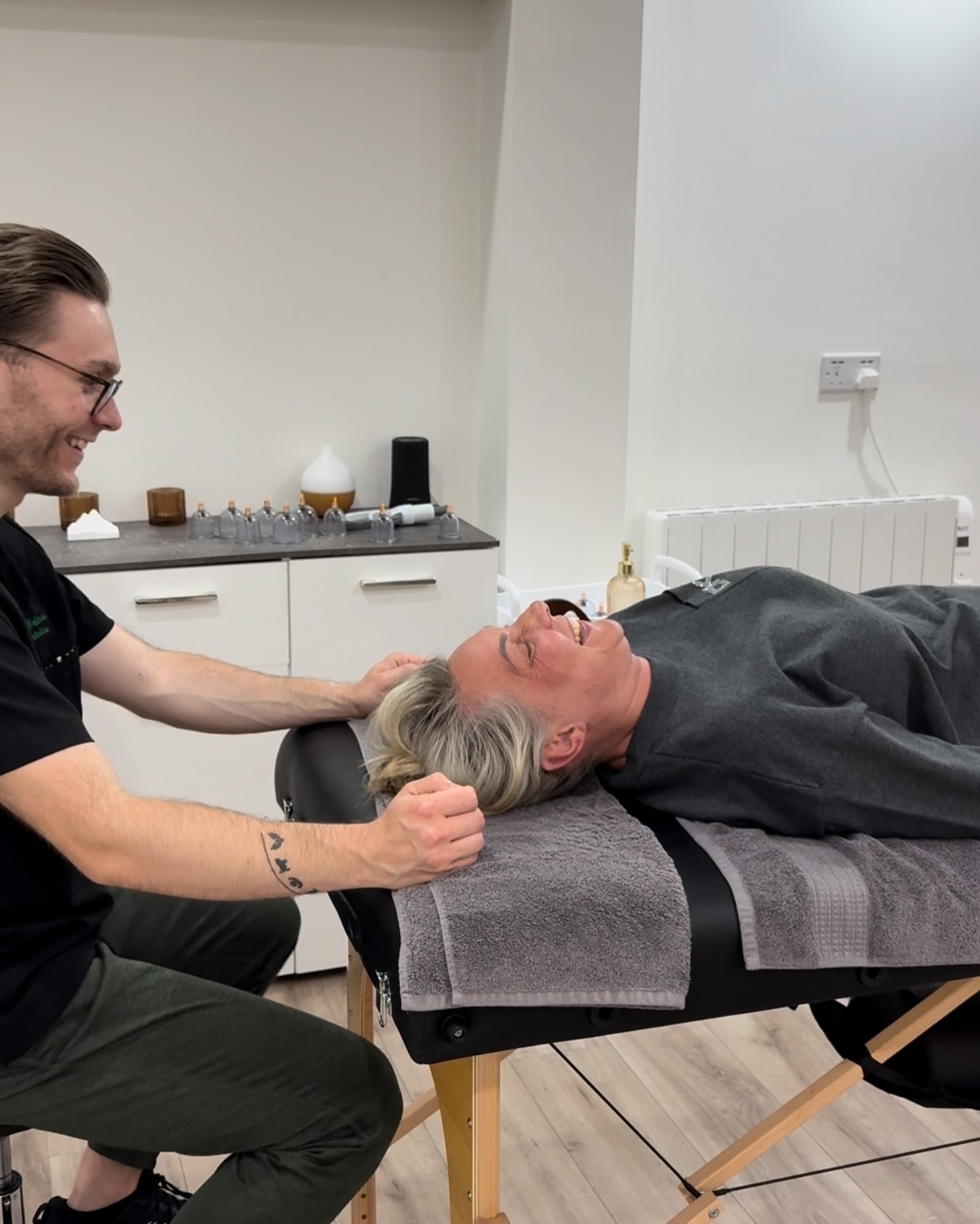 Ready to feel your best? 🌟 At @ando.wellness based at Hannah McCoy Clinic, we’re bringing you expert physiotherapy, sports massage, acupuncture, dry cupping, and new services like manual therapy and chronic condition care. Swipe to explore our space and treatments! Book your session at andowellness.net or DM us to kickstart your journey! 💪
#AndoWellness #Physiotherapy #SportsMassage #Acupuncture #WellnessGoals #DryCupping #ManualTherapy #Posture #ChronicPain #recovery