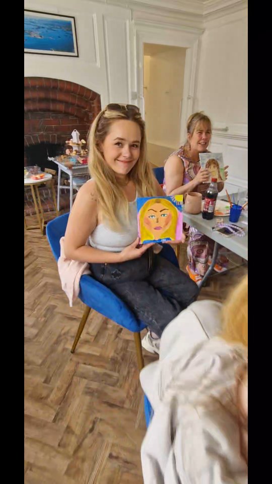 Afternoon team building today - portrait painting 🎨🫶
Whilst the dentists are away, the staff will play. What a fun Afternoon with the team 🙌
#sherborne #dorsetdentist #portaitpainting #sherbornedentist #dorset #teambuilding