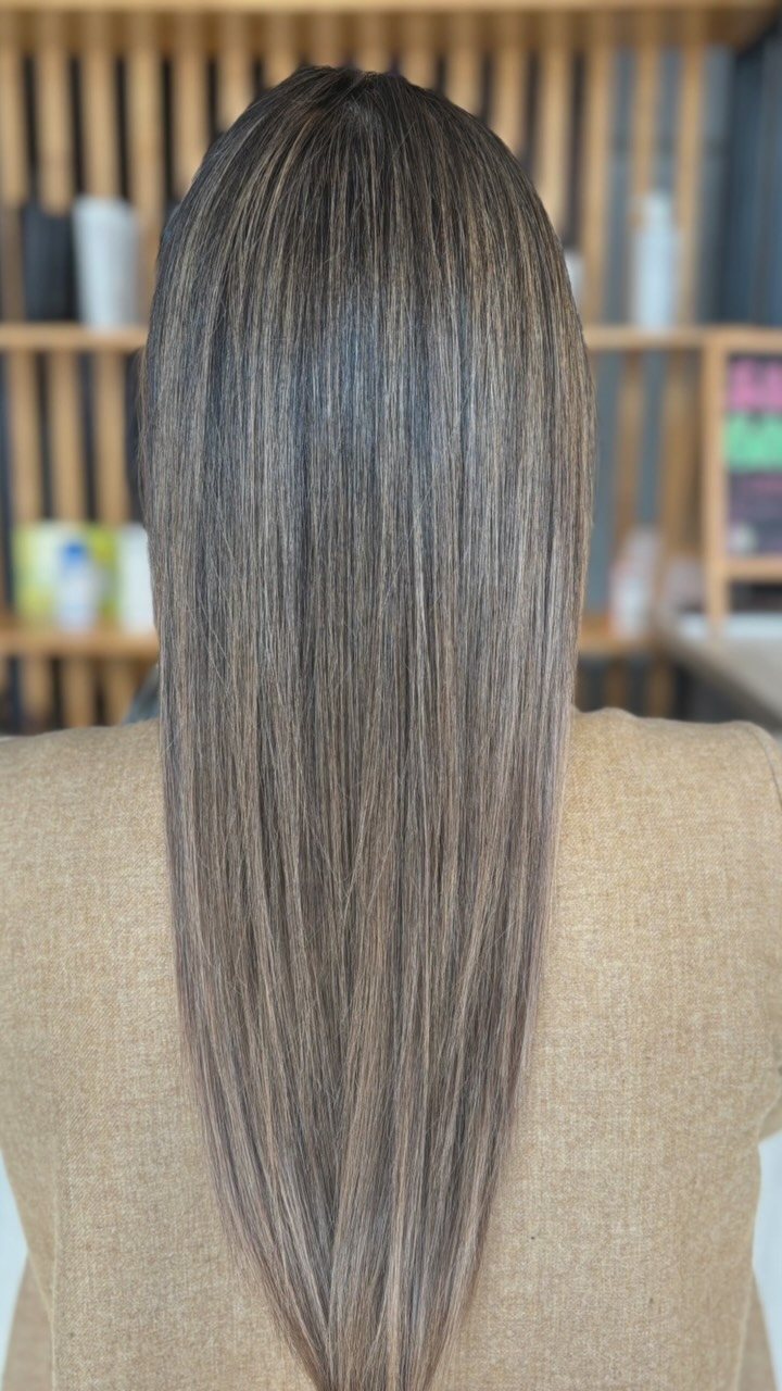 Uno viene a Salón Bangs y sales totalmente reseteada 🤭🥰 tu cabello comienza a lucir de nuevo ♥️
Horas disponibles para la semana 🙌🏽
Nos encuentras en 📍Carlos Antúnez 2015, esquina Pedro de Valdivia Providencia.