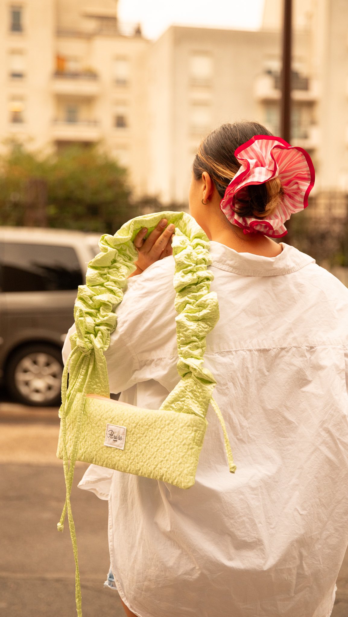 Ma cliente a eu LA VISION 😱 Il est juste incroyaaable !
Qui dit tissu de seconde main dit pièce unique et il me reste juste le petit sac baguette avec ce tissu « Lime »🍀🩷 #sacfaitmain #ansefroufrou #parureparis