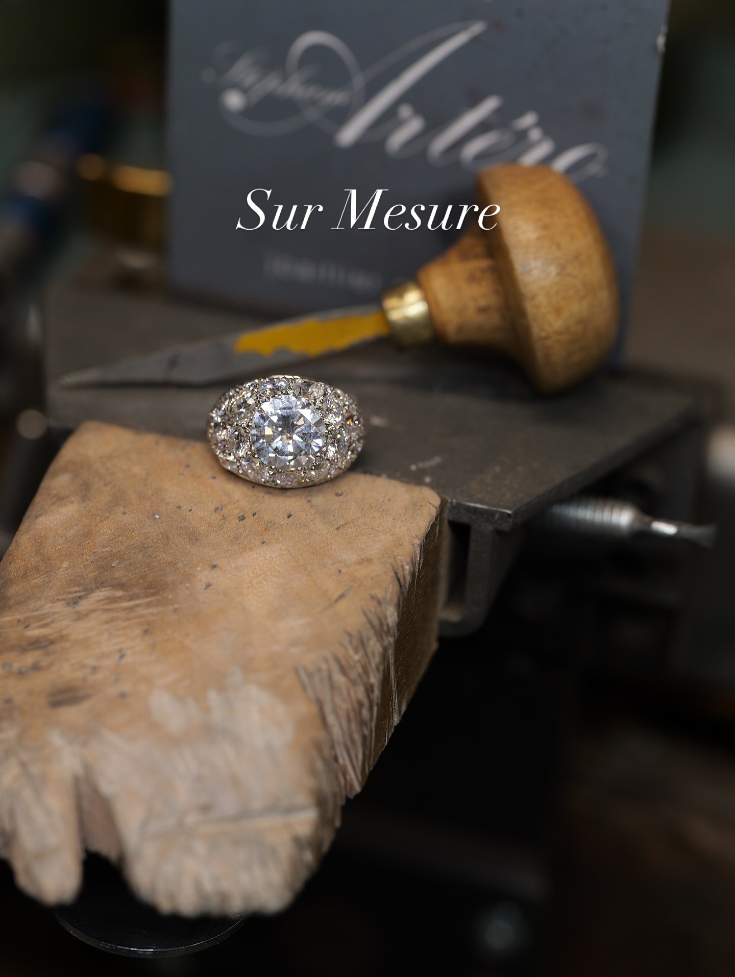 Création sur mesure avec les diamants de ma cliente 💎,ma monture préférée: la bague boule pavée diamants 💍. Exercice assez complexe quand les diamants ont tous des diamètres et des formes différentes. Mais le résultat est très réussi 🤩