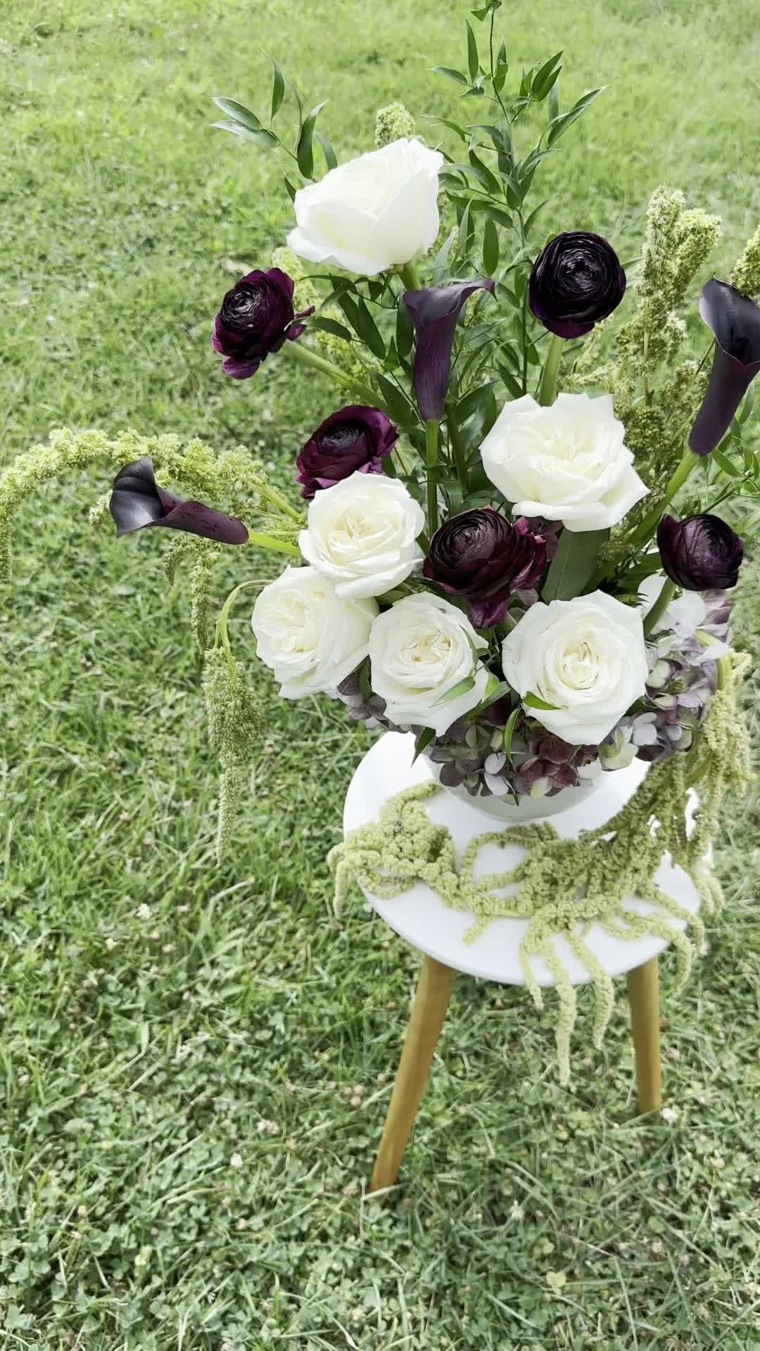 make their day #stlouisflorals #stlouis #stlgifts #giftforher #giftideas #florals #moodytones #flowers