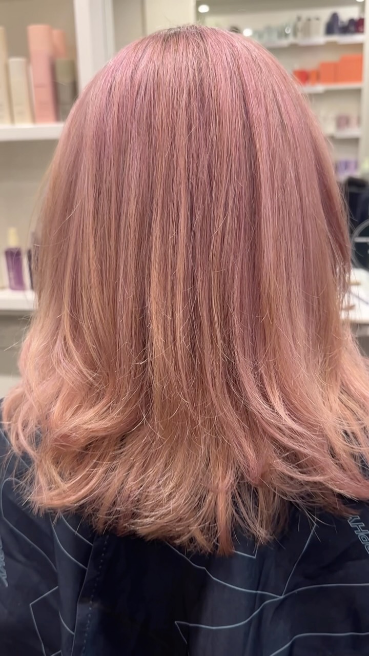 Serving up a soft pink moment and we’re obsessed 💗
We took this blonde to the prettiest blush pink — soft, playful, and perfect for something a little different without going too bold. Just enough to turn heads 👀
#PinkHairVibes #PastelPink #BlondeToPink #HairGlowUp #CreativeColour #MYSTHair #AdelaideHair #WalkervilleSalon #AdelaideColourSpecialist #Walkerville #AdelaideBeauty