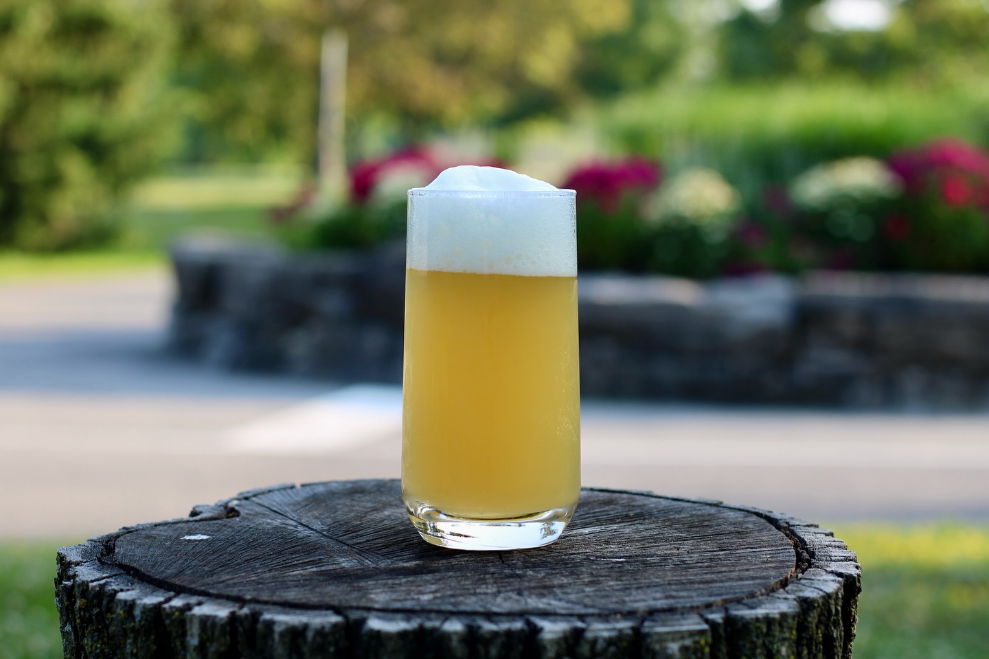 Small Batch release, limit 24 bottles per customer. Dry hopped version of Blue Crescent - Hoppy Belgian Wheat 5%. Refreshing with subtle hints of orange, chamomile and coriander. Aggressive dry hopping brings peach, mango, herbal and earthy notes.