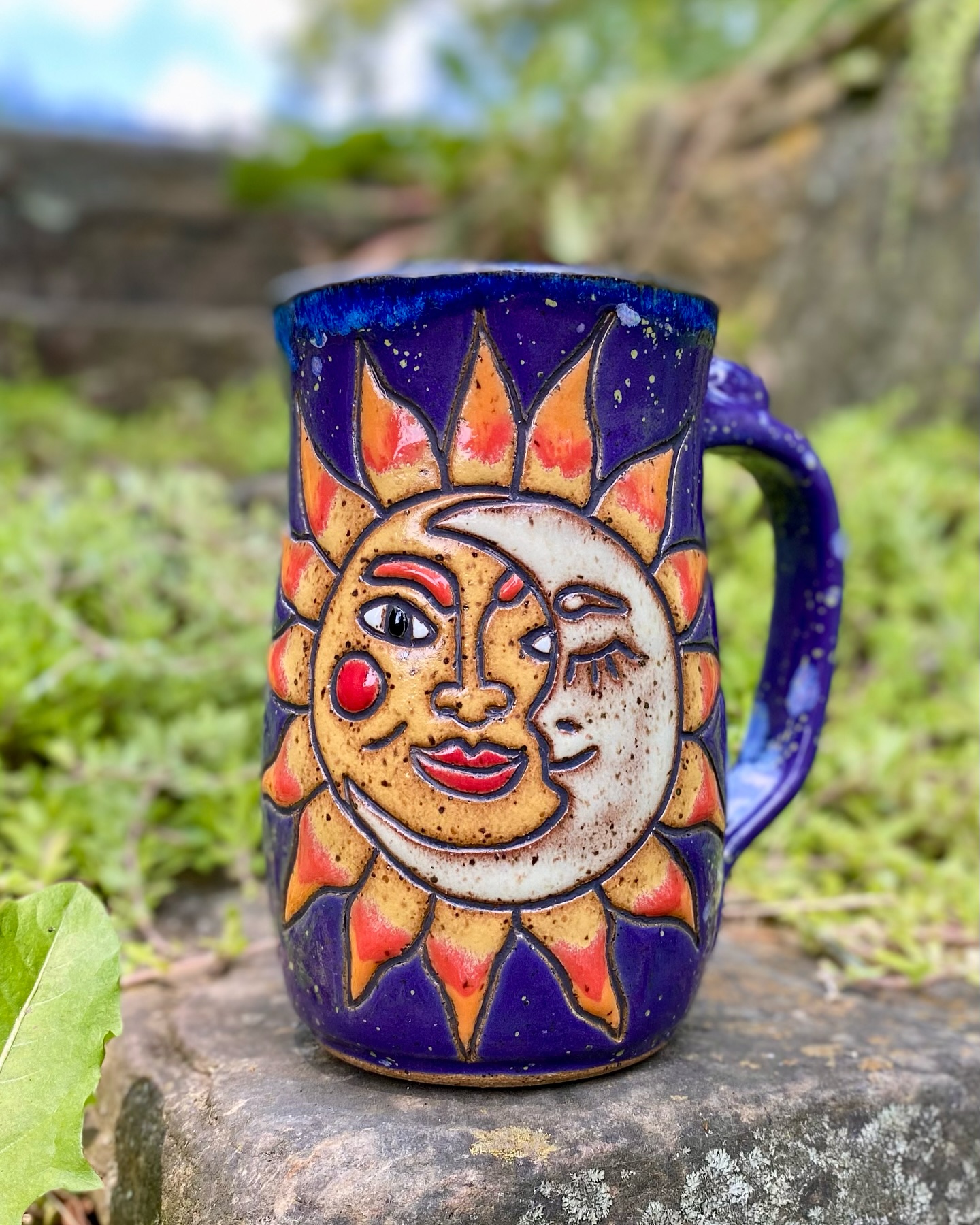 A few new brightly glazed pieces fresh out of the kiln. It feels so good to get some work finished! Which sun/moon combo is your favorite? I like the white moon, it really pops! 😍
#handmadepottery #sunmoon #potterymugs #potterymug #pottery #ceramics