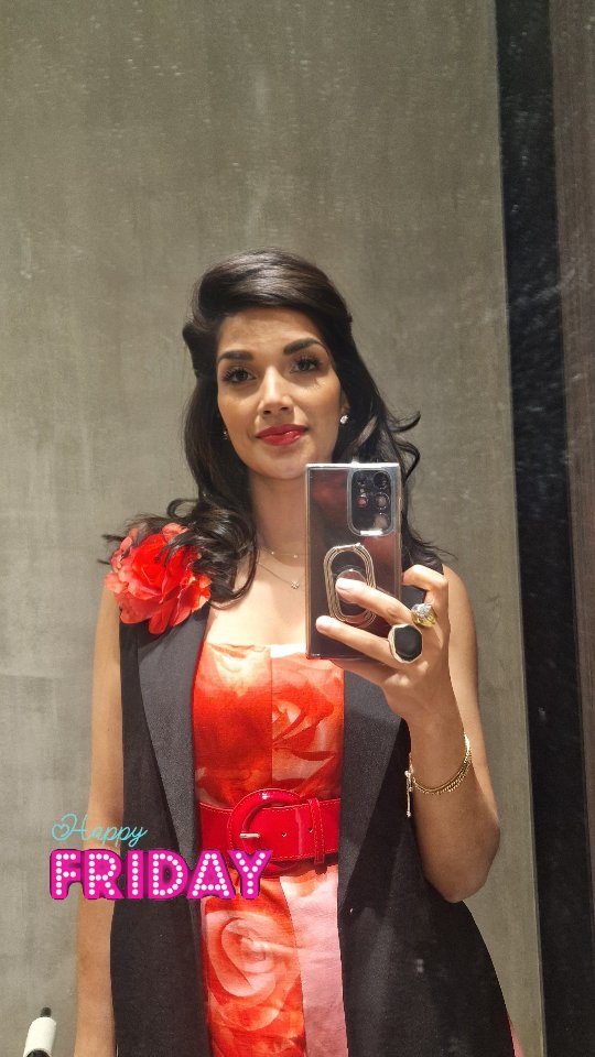 A little reminder to romanticize your own reflection 😘 Take the selfie, own the moment, love on yourself like no one’s watching 🥰❤️
#SelfieLove #MainCharacterEnergy #mirrormagic #style_with_tia