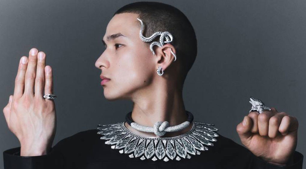 Not just jewelry — wearable sculpture.
From the first light-filled boutique on Place Vendôme to today’s futuristic creations, Boucheron has always treated jewelry as a form of art.
Nature, poetry, architecture, surrealism — every piece tells a story. Whether it's a diamond panther or a rock crystal halo, Boucheron blurs the line between tradition and innovation with effortless grace.