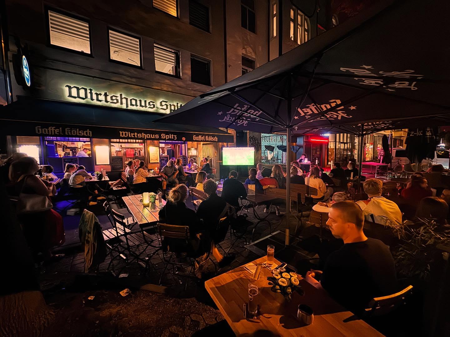 FINALE … Schaut mit uns morgen das Finale der Frauen EM um 18:00 🏴- 🇪🇸
#em #live #brauhaus #spritz #gaffel #kolsch #tradition #cologne #schnitzel #aperol #gemeinsam #biergarten #köln #agnesveedel