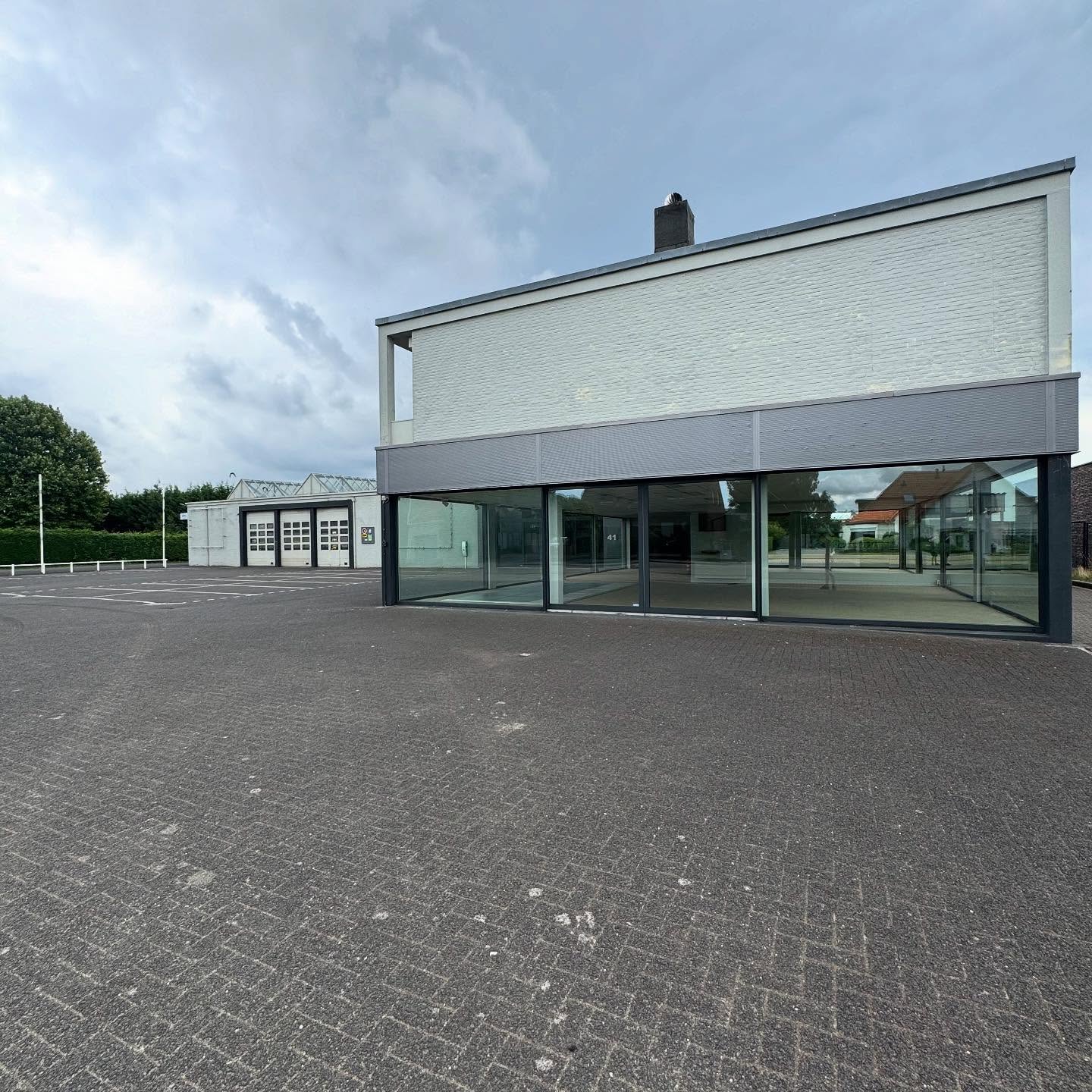 Wij zijn met vakantie! ☀️
Van 26 juli t/m 17 augustus zijn wij er even tussenuit. Tijdens onze vakantie is onze planning gesloten en reageren we beperkt op e-mails.
Vanaf 18 augustus staan we weer fris en vol energie voor je klaar – én op onze nieuwe locatie aan de Absdaalseweg 41 in Hulst! 🏡
Fijne zomer gewenst! 🌞
Team Schuttingbouw Hulst