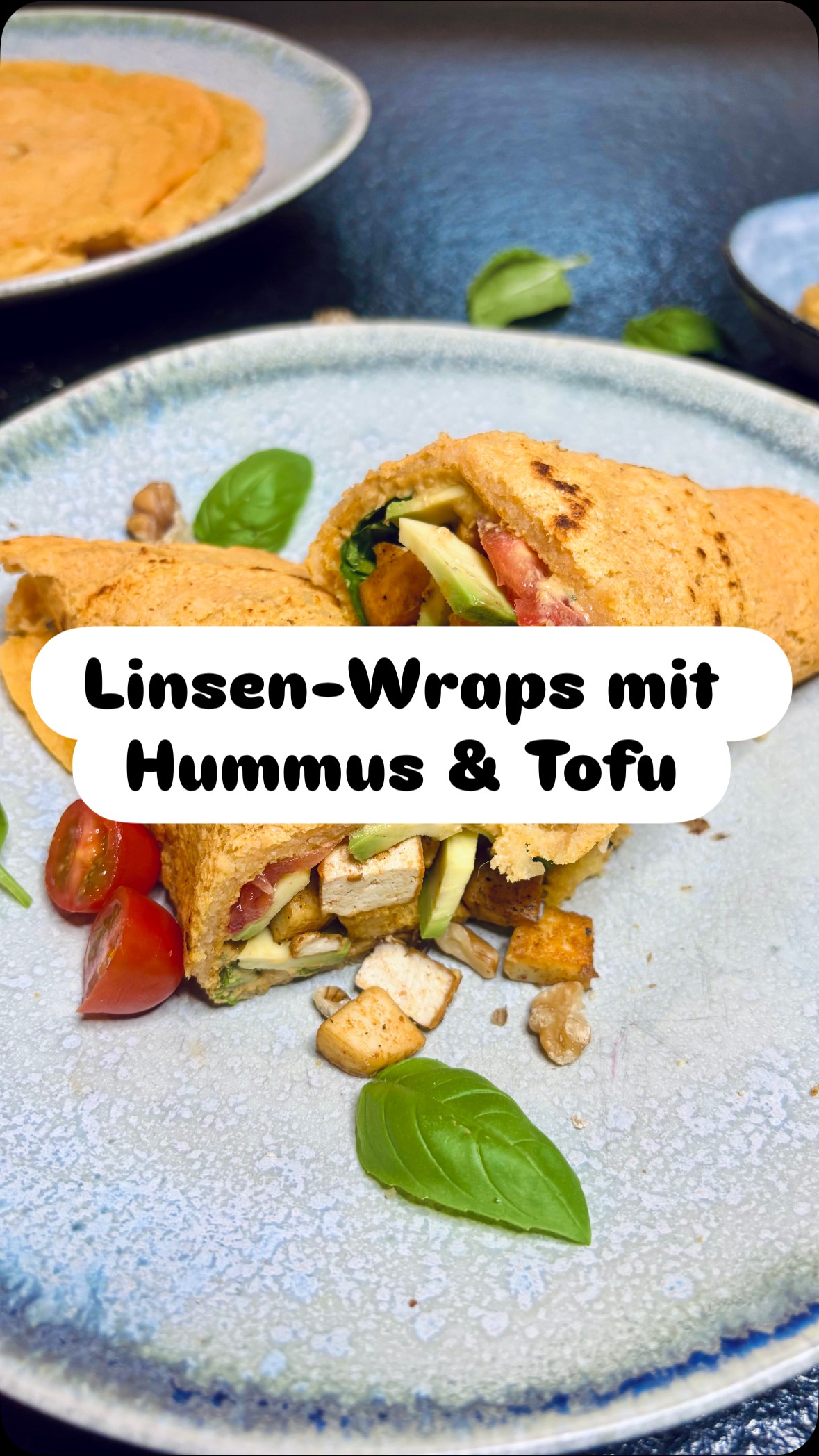Linsen-Wraps mit Hummus & Tofu – einfach, lecker & voller Nährstoffe 🥙
Ich liebe dieses Rezept, weil es nicht nur super schmeckt, sondern auch richtig nährstoffreich ist:
Rote Linsen liefern pflanzliches Eiweiß, Ballaststoffe & Eisen – gut für Energie, Darm & Hormonbalance.
Für 4 Wraps:
👉 200 g rote Linsen ca. 10 h einweichen
👉 abspülen & mit 250 ml Gemüsebrühe pürieren
👉 mit etwas Kokosöl 4 Wraps ausbacken
👉 füllen mit Hummus, Spinat, Tomaten, gebratenem Tofu & Walnüssen – fertig!
💡 Hummus lässt sich super easy selbst machen – und die Wraps sind auch perfekt zum Vorbereiten für die nächsten Tage.
✨ Speichern nicht vergessen – und sag mir: Bist du Team Wrap oder Team Bowl? 😋
#zyklusgesundessen #linsenwraps #hormongesund #vegan #mealprepidee