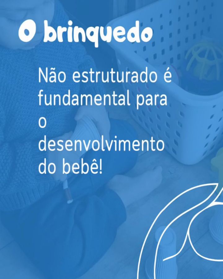 Do storys pro Feed... Quem acompanhou viu que já passamos pela fase do "pacote de algodão" e agora estamos nos "copinhos de café". E aí? Qual brinquedo não estruturado favorito do seu bebê?