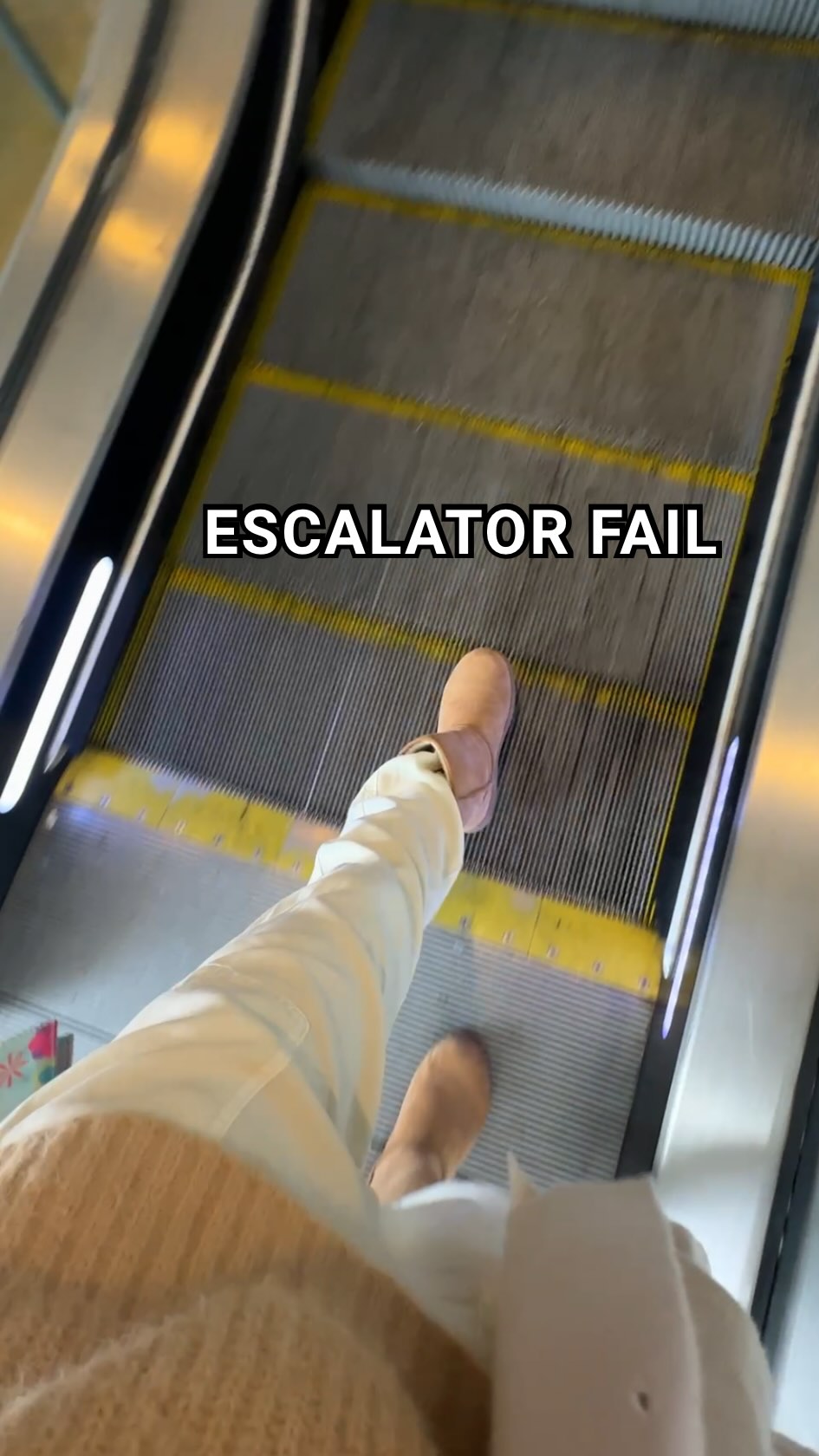 That just happened 🫣 and yes, there were witnesses 👍🏽 Feeling like a proper social media influencer twat ✔️
But also….. since when is the UP escalator on the LEFT SIDE?!? THIS IS AMERICA!
#escalatorfail #socialmediafail #watchwhereyouregoing