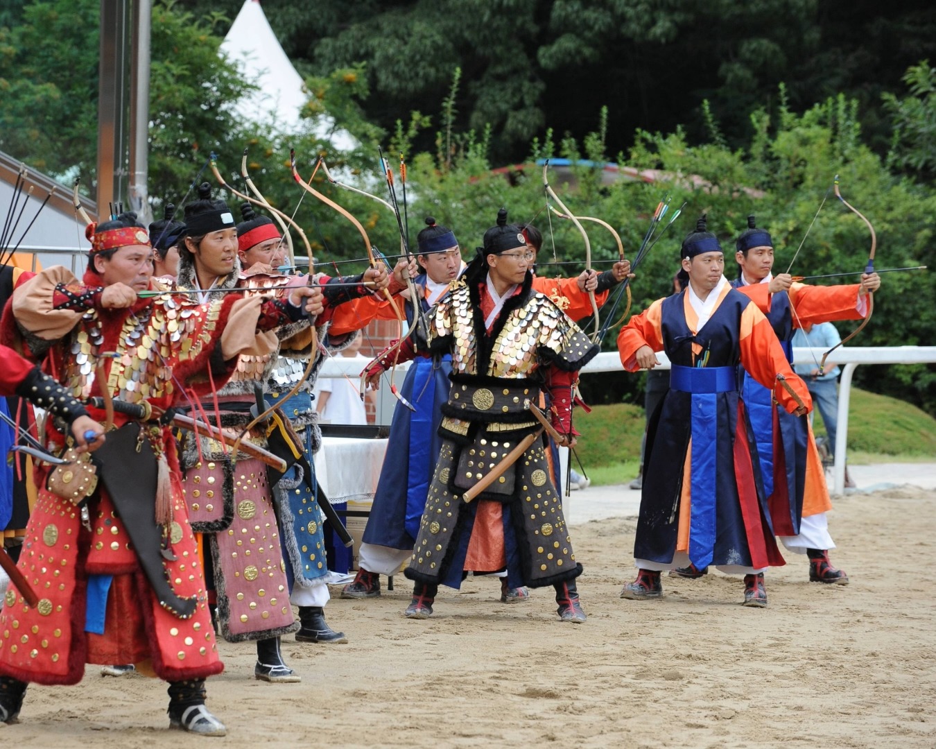 📍무예24반 – 활무예 소개
활무예는 궁술 중심의 전통 무예로, 정지 상태와 기동 상태 모두에서 적을 제압하는 원거리 전투 기술입니다.
지상과 마상(馬上)에서 모두 활용되며, 전투의 흐름을 조절하는 데 중요한 역할을 했습니다.
궁술을 통해 정신 집중력과 몸의 균형을 함께 다듬어보세요.
🎯 활무예 교육 및 행사 문의는
📩 DM 또는
📞 010-5112-0124
🌐 muye24ban.com
📍Introduction to Muye 24ban Archery Arts
Traditional Korean archery, part of Muye 24ban, focuses on long-range combat using bows on foot and on horseback.
It aims for precise shooting in both stationary and moving conditions — a key strategy to control distance in battle.
Explore mental focus and physical balance through the art of Korean archery.
🎯 Interested in training or hosting a demonstration?
📩 DM us or
📞 +82-10-5112-0124
🌐 muye24ban.com
#무예24반 #활무예 #한국무예 #궁술 #전통무예 #무예도보통지 #무예교육 #문화행사 #무예클럽 #무도 #무술 #한국전통 #한국역사 #muye24ban #koreanmartialarts #archeryskills
#Muye24ban #Koreamuye24ban #KoreanArchery #TraditionalMartialArts #KoreanMartialArts #ArcherySkills #CulturalHeritage #MartialArtsEducation #horsebackarchery