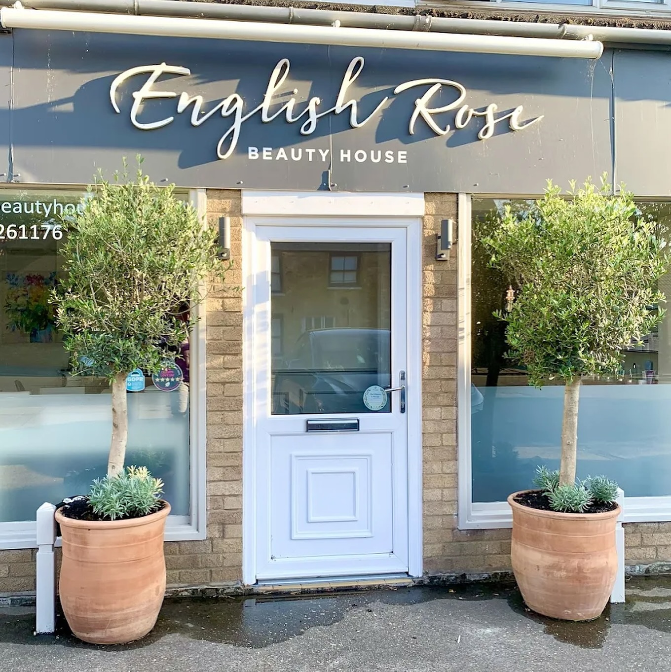 Welcome to English Rose Beauty House - your multi award-winning haven of tranquillity, expert treatments, boutique gifting & 5-star service 🩵🌿✨
Whether you’re here for a moment of calm or one of our industry-leading beauty treatments, we’re proud to offer an experience rooted in care, expertise and total relaxation 💆🏼♀️
Every visit is more than just a treatment - it’s time for 𝒚𝒐𝒖
✨ Renowned for our relaxing atmosphere
✨ Loved for our personal, 5-star client care
✨ Trusted for delivering the very best in brows, lashes, facials & more
Come and experience the difference for yourself… we can’t wait to welcome you 🩵
📍englishrosebeautyhouse.co.uk
📞 Call 01954 261 176
📩 info@englishrosebeautyhouse.co.uk
#EnglishRoseBeautyHouse #CambridgeBeautySalon #BeautyTherapist #LuxurySalon #RelaxAndUnwind #AwardWinningSalon #BeautyCambridge #SalonExperience