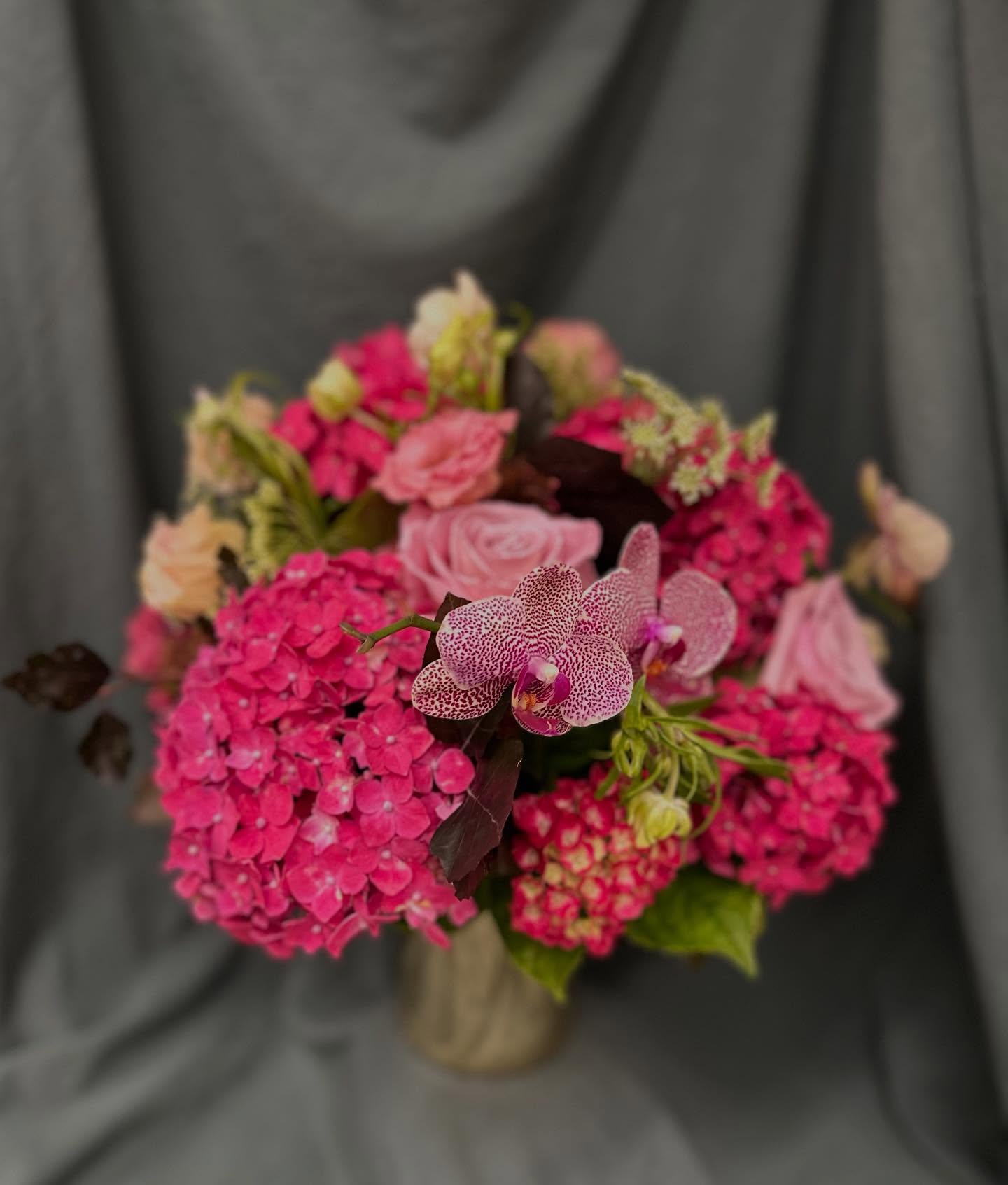 Garden hydrangea in the summer are sturdy and bright. Itâs unusual to mix them with orchids but it elevates the whole arrangement.
.
#dreamjob #summerflowersđ¸ #gardenhydrangea
#flowerpower #floralfix #flowerstagram #floraldesign
#nycflowers #frenchflorist #artisanfleuriste #luxuryflowers #retailflowers #elegantflowers #nycflowerbouquets #classyflowers #giftflowers #lusciousflowers #subscriptionflowers #beautifulflowers #internatrionalflorist #nycflowers