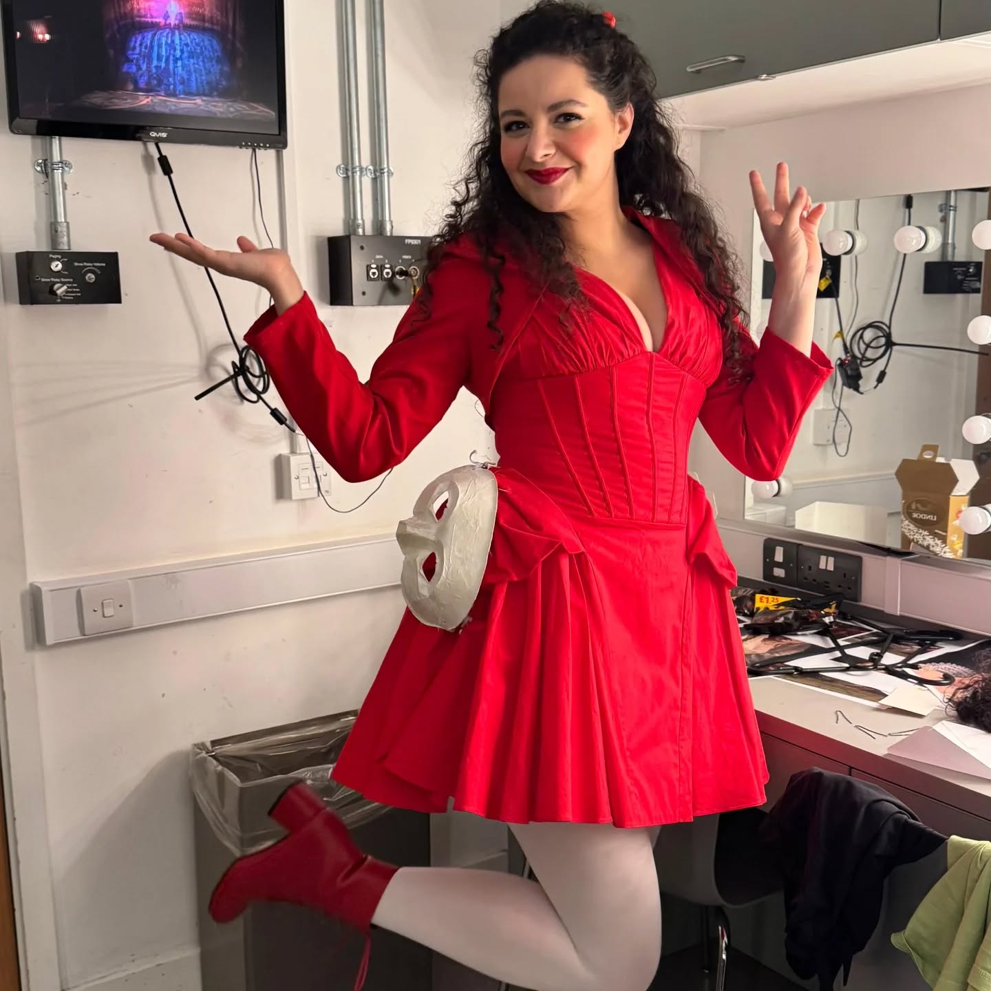 Tonight is the night 🎭
We open our double bill Opera Royale with @pegasusoperacompany!
Had a fab time rehearsing with the best bunch these past 3 weeks and getting in the shoes* of Columbine in Ethel Smyth's Fête Galante ❤️
Come! We have 2 more shows over the weekend, at the Britten Theater in London.
*The shoes... And that dress 💃🏻
