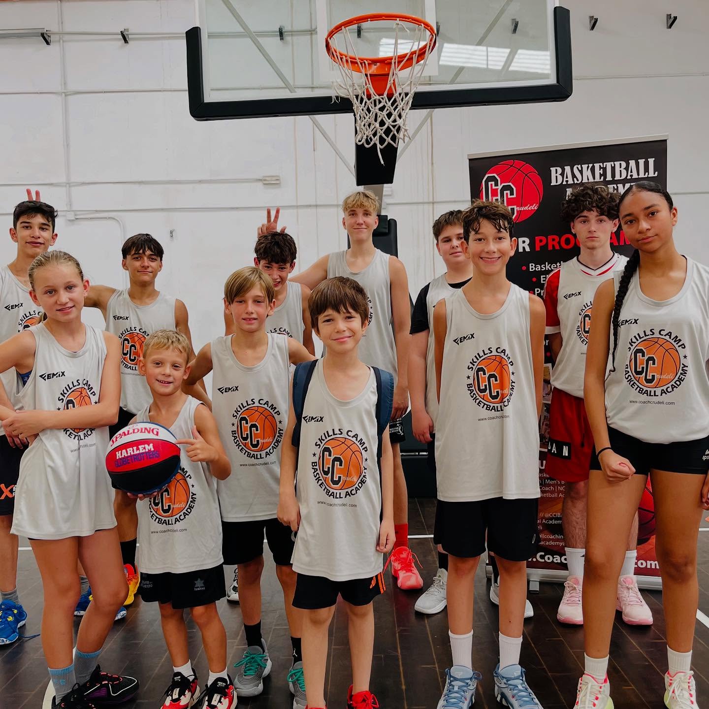 🏀Muchas gracias a todos los jugadores/as y a las familias 🙏🏻por esta semana. Un grupo 🔝que ha trabajado mucho para seguir aprendiendo y mejorando, pero sobre todo que se han divertido juntos!! 🏀🤣
Enhorabuena a todos por el trabajo y la ilusión con la que habéis estado toda la semana! Disfrutar del verano!
Un abrazo a todos! @coachcrudeli
#Baloncesto #basketball #basketballcoach #Basketballcamp #basketballneverstops🏀 #basketballislife #basketballlovers #basketballplayers