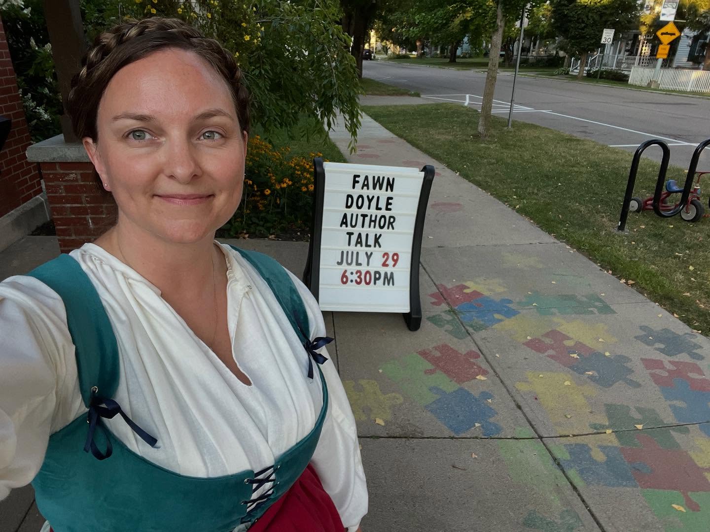 Had a great author talk last night at my local library! The place was packed, I sold out of signed copies, and I finally had an excuse to wear the 17th century outfit I hand stitched!
I love my library and community📚❣️🥹🙌